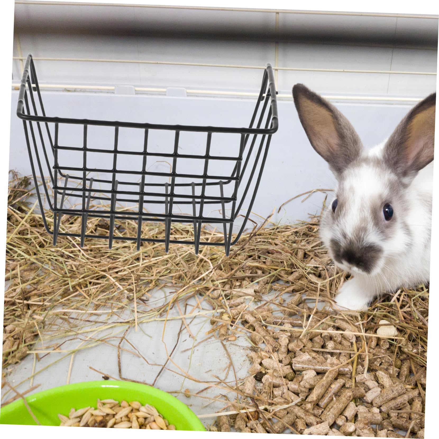 BESTonZON 2 Stück Heu Futterspender für Kleintiere Robuster Metallkorb Platzsparend Hängend für Kaninchen Meerschweinchen und Chinchillas Sorgt für Frisches und Sauberes Futter im Käfig