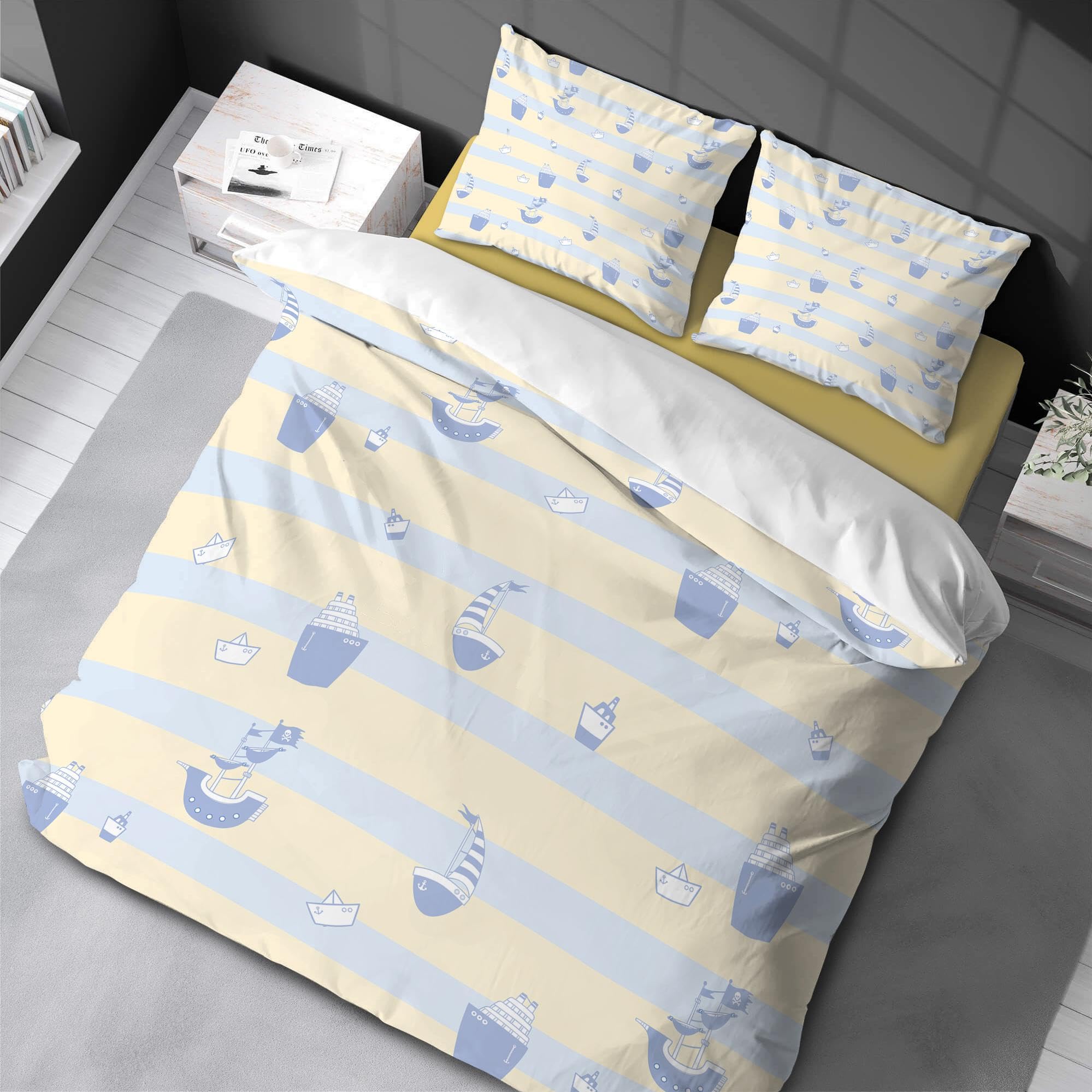Parure de lit voilier bleu jaune 135x200 pour décorer une chambre enfant thème mer