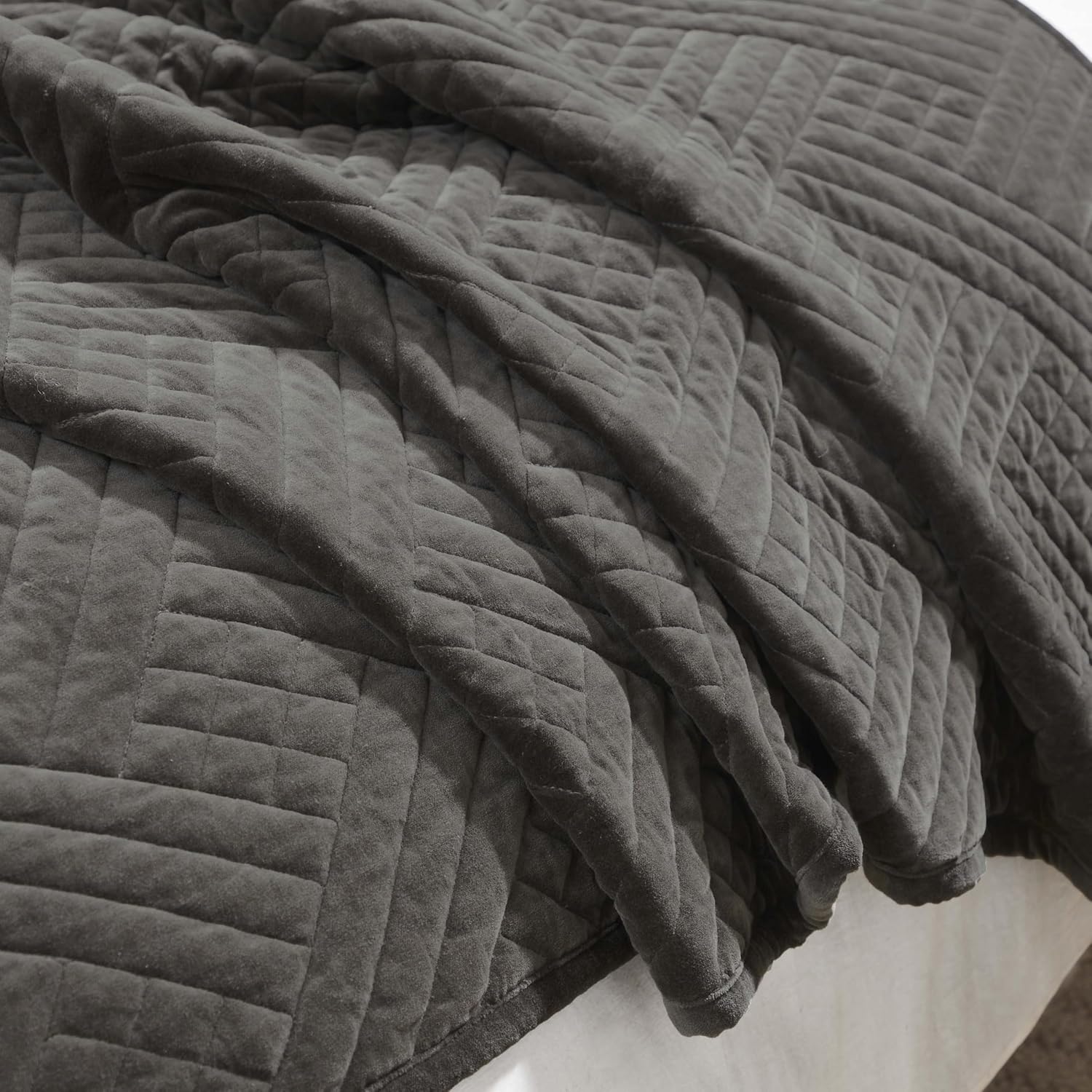 Superior 100% Cotton Velvet Quilt, 1 Lightweight Breathable Coverlet, Luxury Home Decor, Comfy Home Essential Bedding, Cotton Fill, Geometric Aesthetic, Karina Collection, Throw Size, Grey
