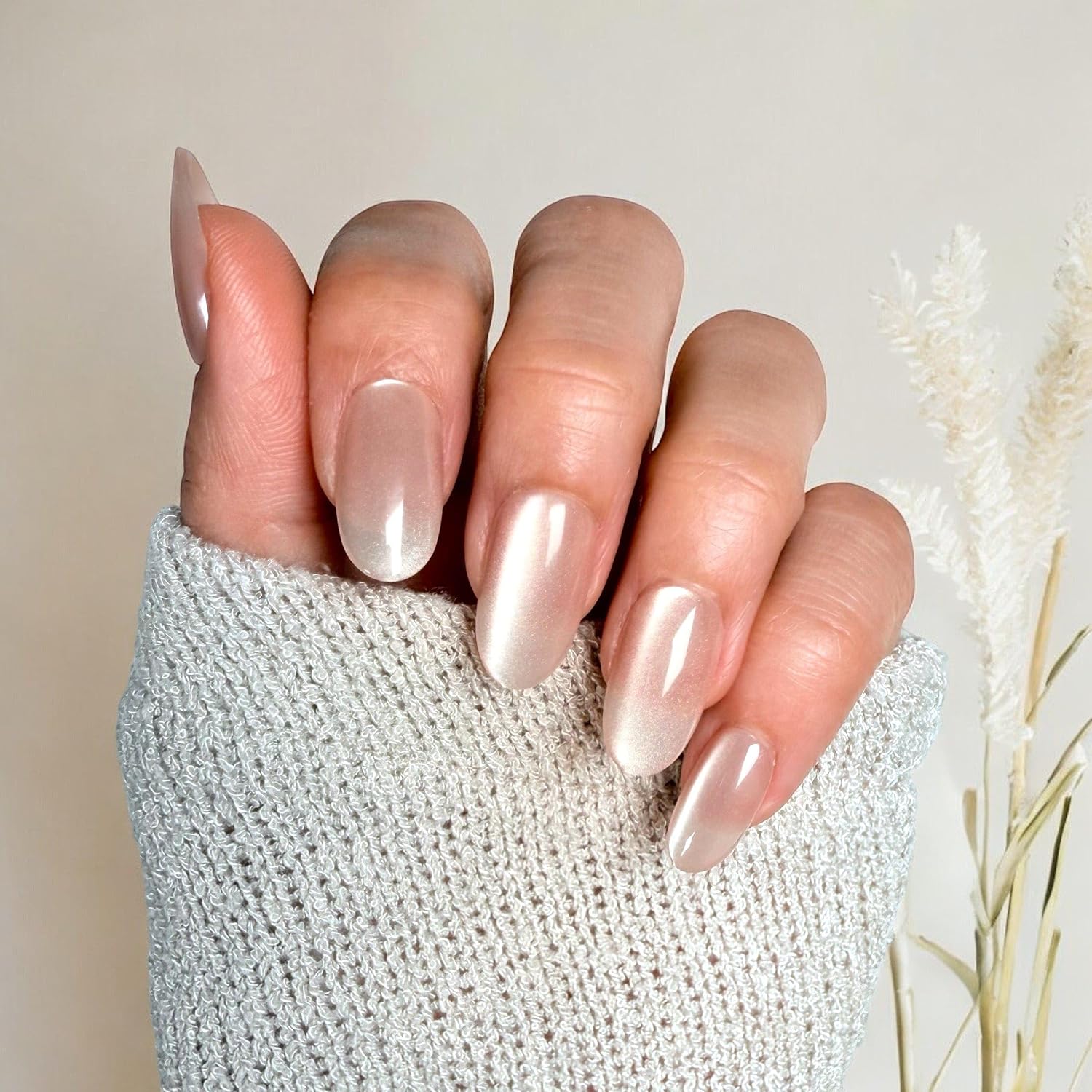 Maniology Press-On Nails, Reusable False Nail Tips (Magnetic Pearl, Short Round)