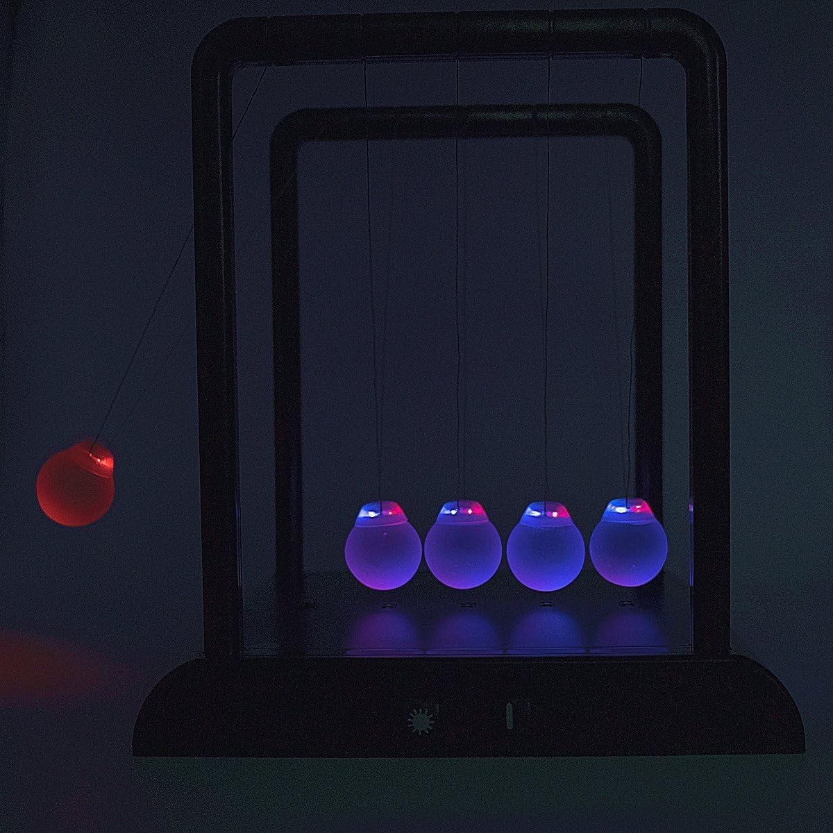 ScienceGeek Newton's Cradle Desktop Gadget 3 LED Colors Change Shine Light Ball Balance Ball