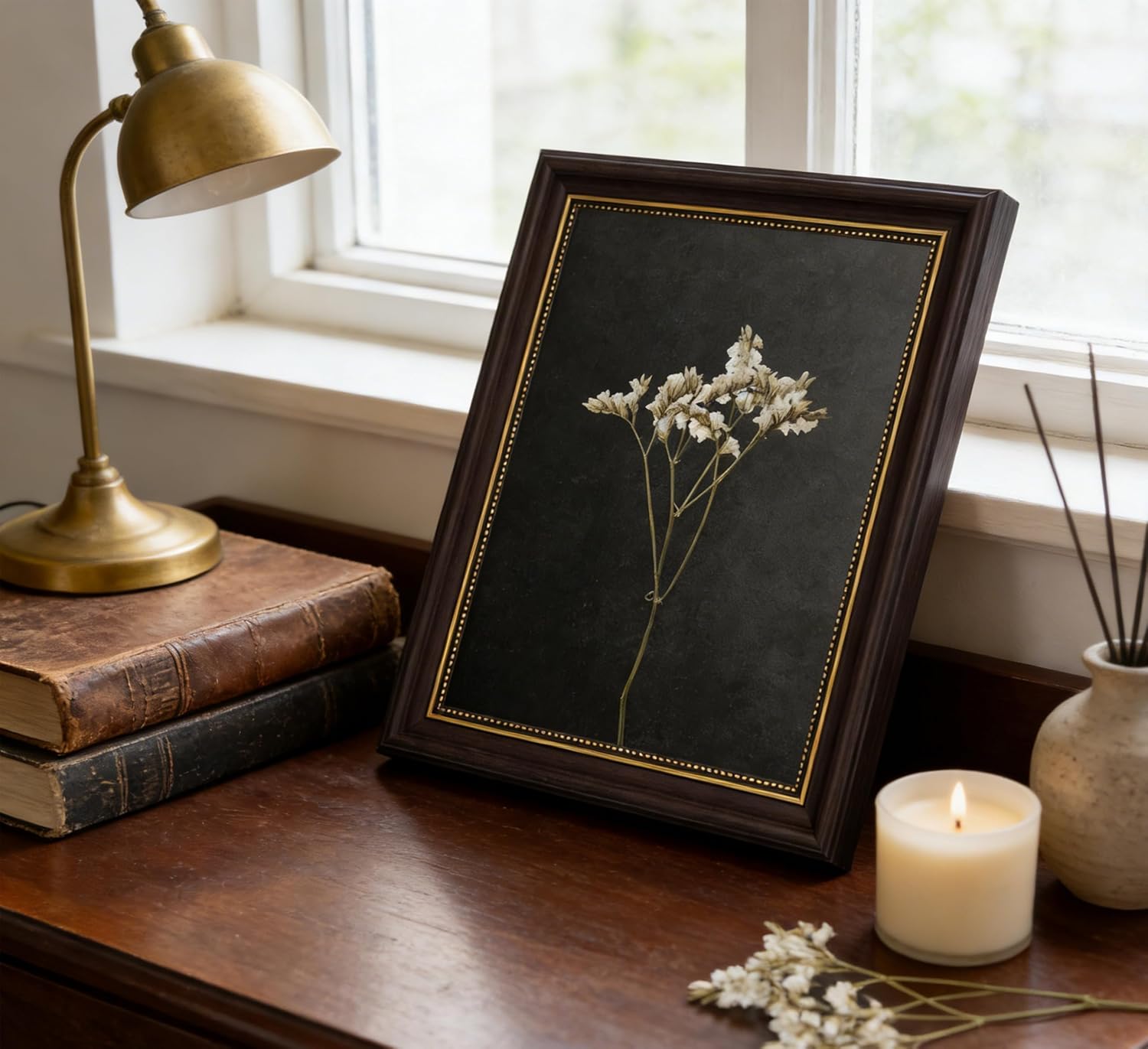 Vintage Brown Framed Flower Canvas Wall Art Retro Dark Dried Wildflower Painting Picture Wall Decor Victorian Minimalist Poster Print Artwork for Gallery Bedroom Bathroom Home Decoration 12inx16in