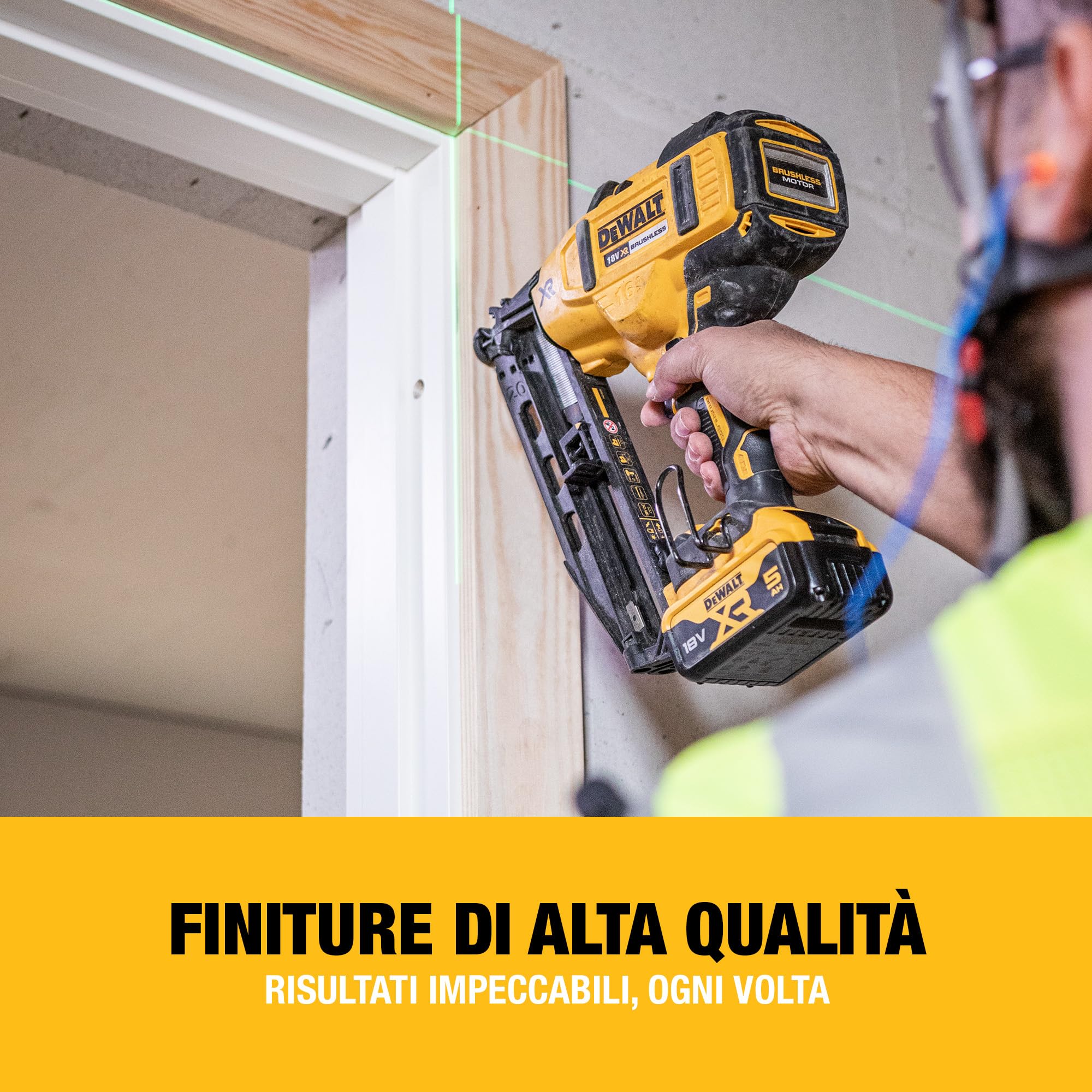 DEWALT Kit doppio di chiodatrici senza spazzole 18V XR con 2 batterie da 5,0Ah, caricabatterie e valigetta TSTAK, spina UE, DCK246P2T-QW