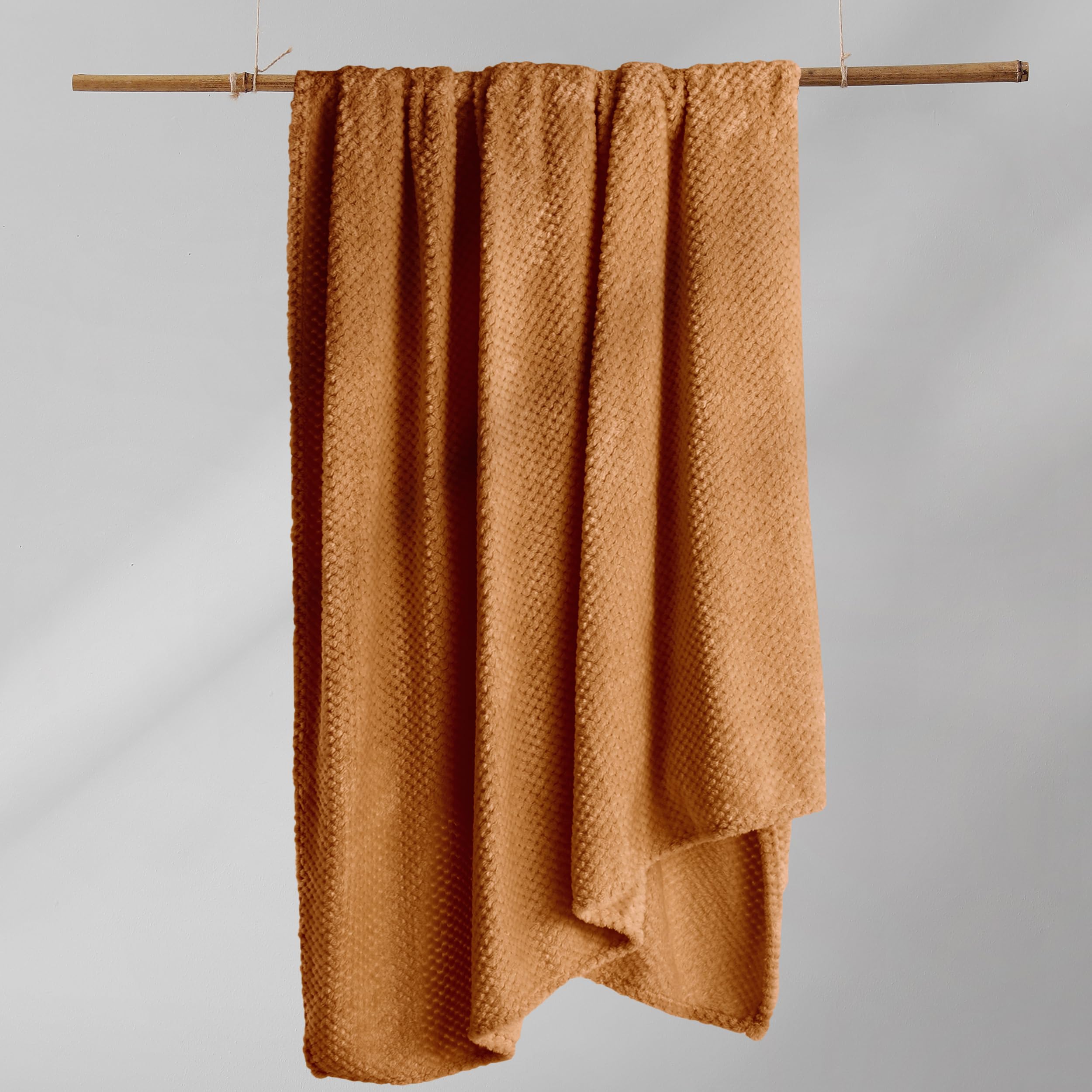 RESTILO Kuscheldecke 220x240 cm Decke Microfaser Wohndecke Tagesdecke Henry