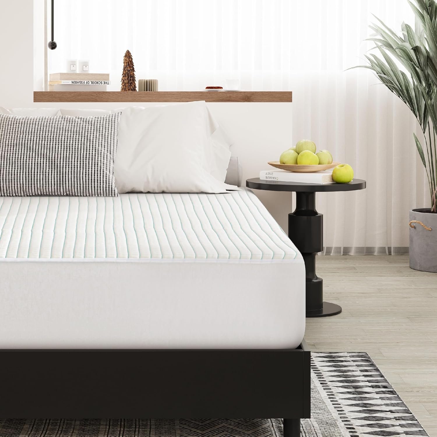 MLILY Mattress Protector Twin Size, Smooth Cooling Waterproof Mattress Cover, Breathable, Machine Washable, Fitted with Various Mattress Sizes