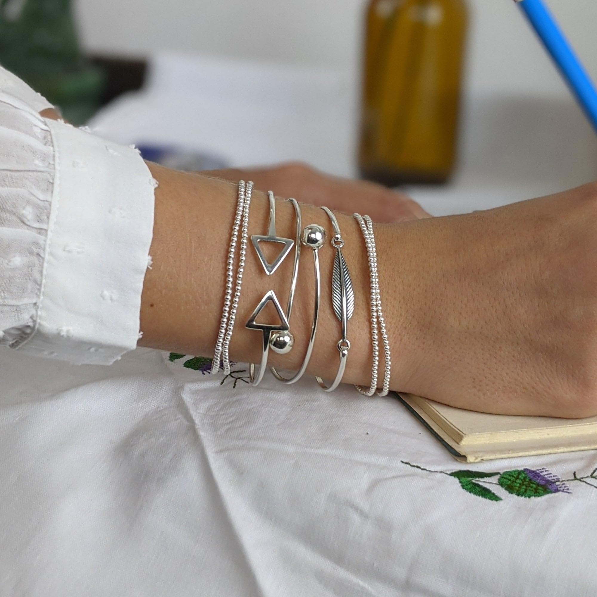 Silverly Bracciale Rigido Avvolgente a Doppia Sfera per Donna in Argento 925 | Bracciale Rigido Minimalista Regolabile Sovrapposto | Design Elegante e Minimalista con Tubo Sottile in Stile Coppia