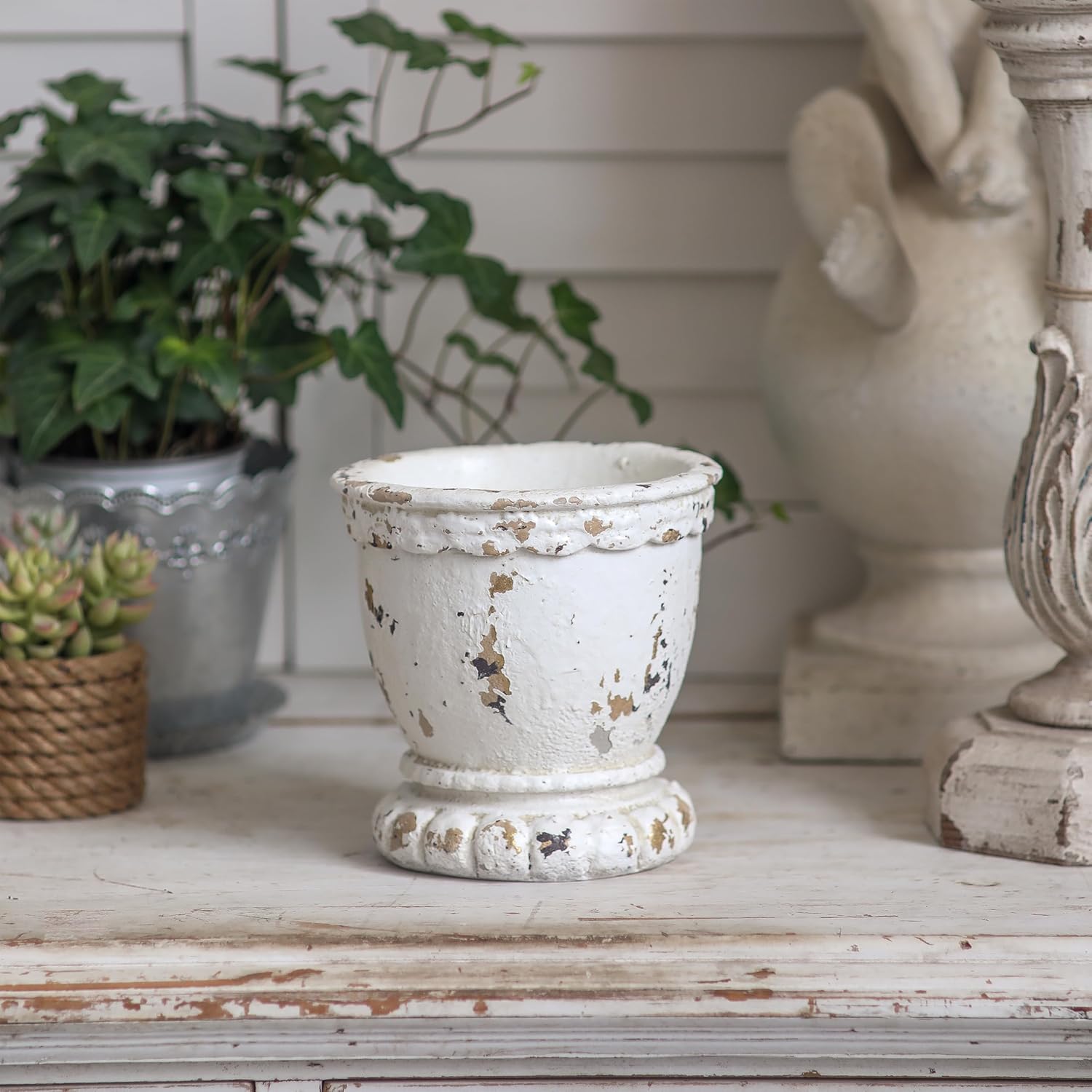 SOFE Distressed Small Resin Planter, White Decorative Flower Pots Outdoor/Indoor Farmhouse Planter Pot, Vintage Garden Decor, 6 Inches Tall