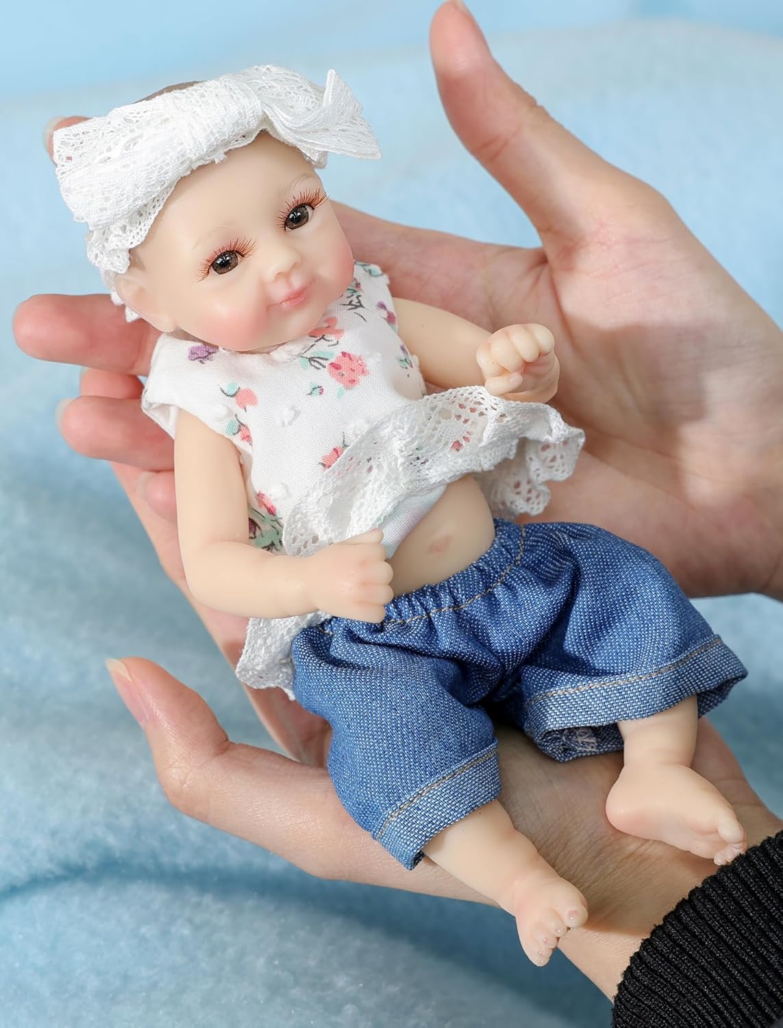 Silicone Baby Doll, 8 Inch Full Body Platinum Silicone Reborn Baby Doll with Outfit, Palm Size, Realistic Feel, Heartfelt Gift for Kids and Collectors, Ages 3+