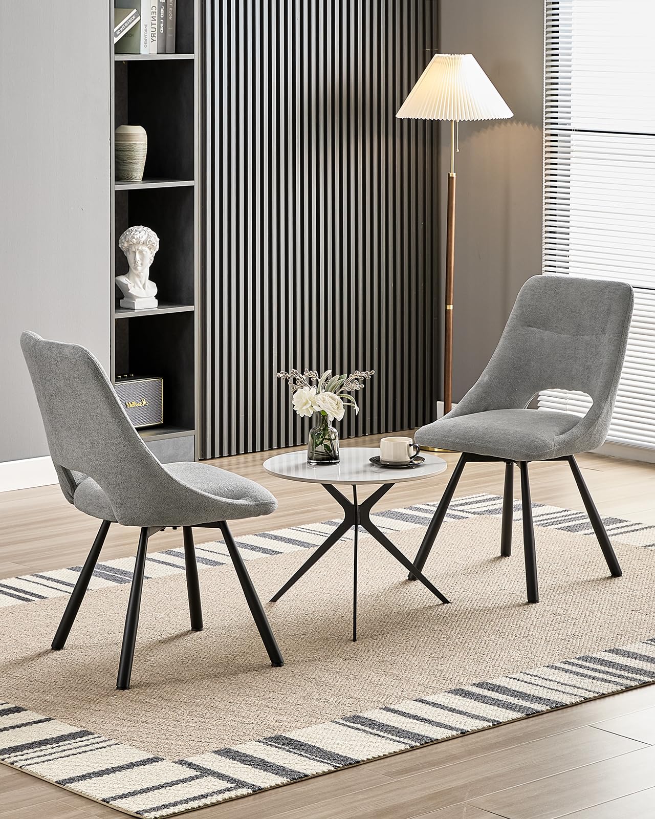 LEWE Essgruppen Esstisch mit 4 Stühlen, 140 x 80 x 76 cm Rechteckig Esstisch aus Holz mit 4 Esszimmerstühle, 360°Drehstuhl, Gepolstert, Breitere Sitzfläche, für Küche Esszimmer und Wohnzimmer,Grau