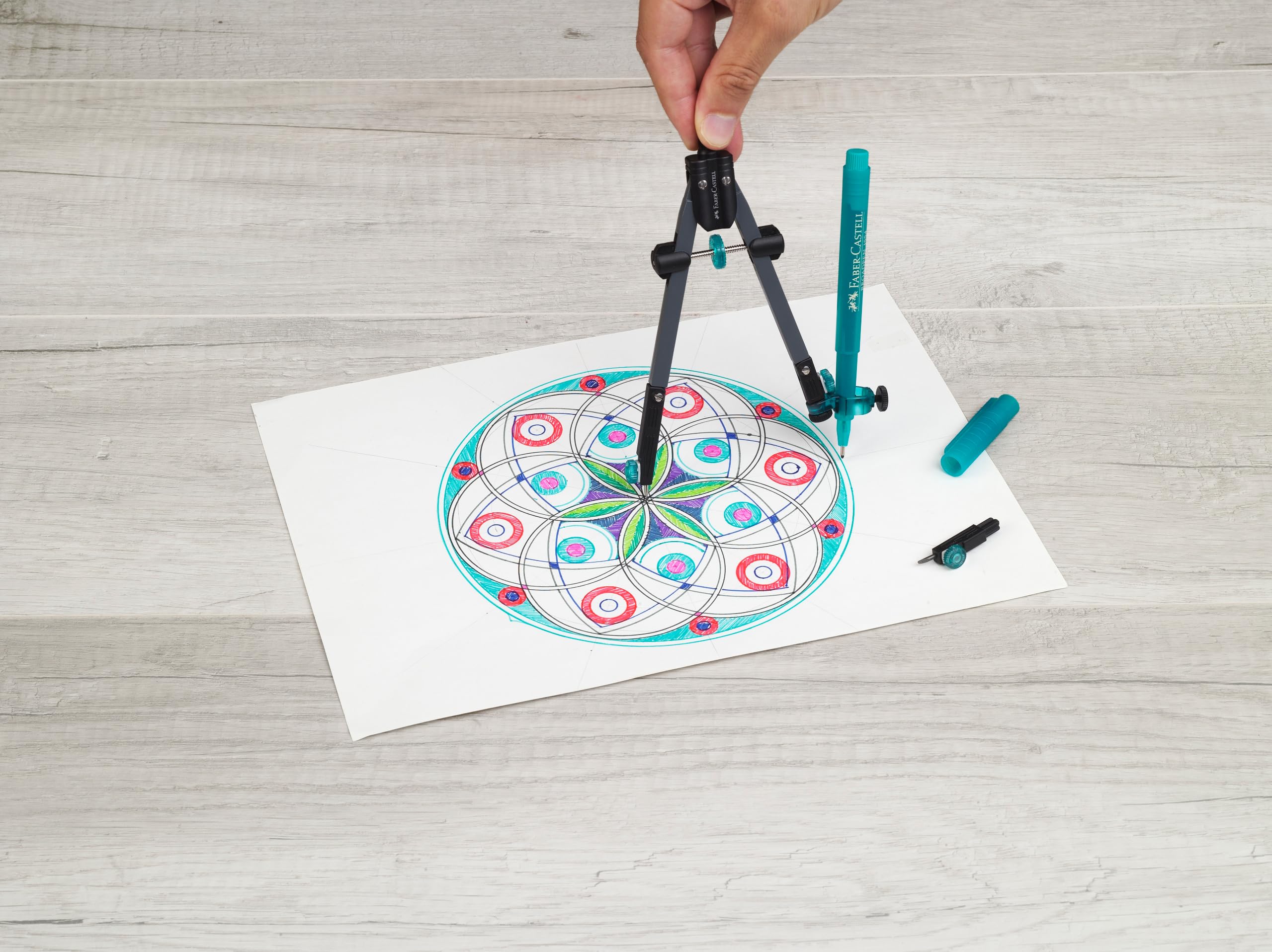 FABER-CASTELL 32722-8 - Compás de Ajuste Rápido con Tornillo Central - Articulaciones en Ambos Brazos y Accesorios de Recambio