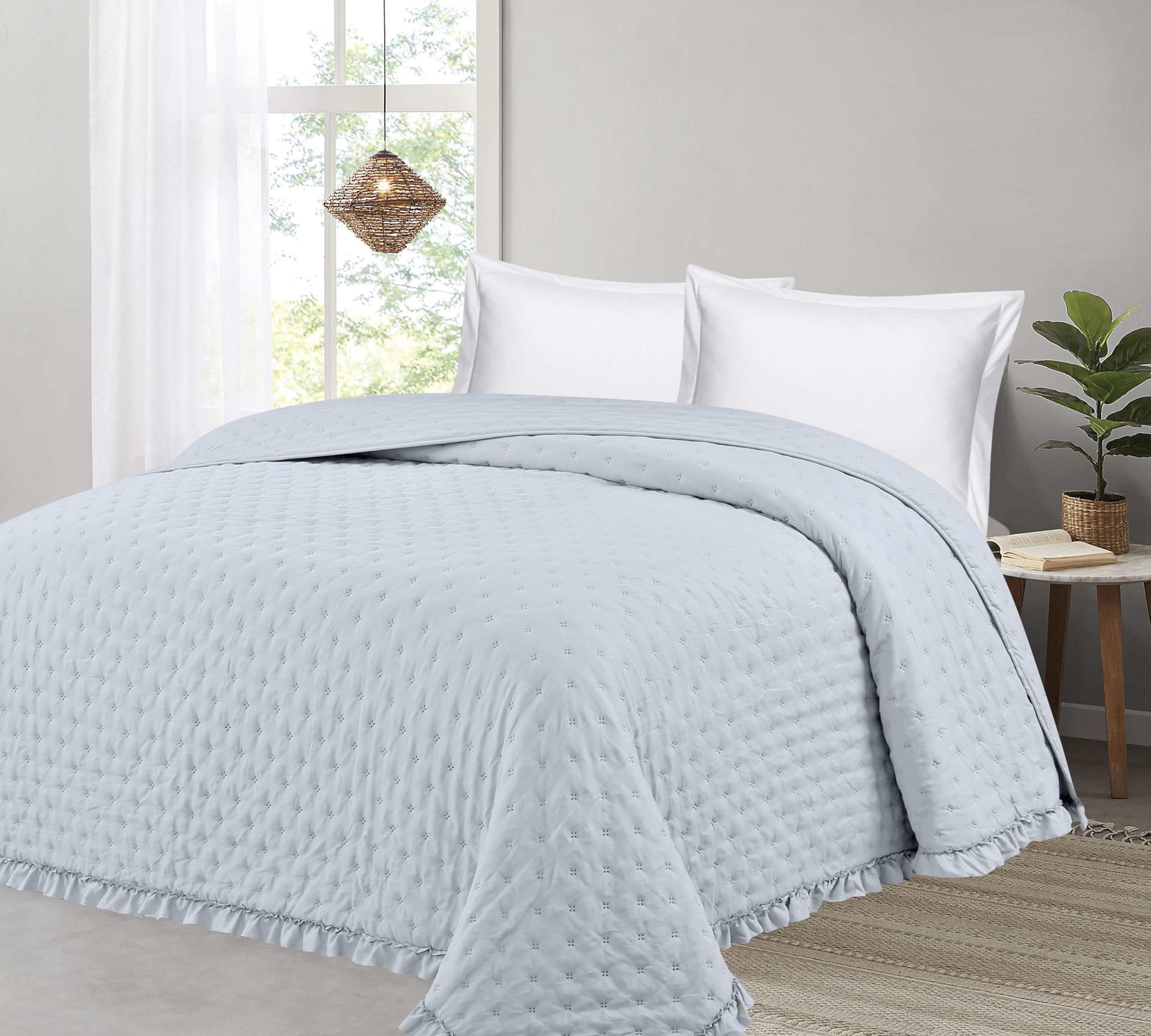 Liniva Home - Colcha Bouti Lavada Termosellada con Volante, SIN Cojines, Ligera para Verano y Entretiempo, 100% Microfibra, Tacto Extra Suave - Modelo Novara (Novara - Gris Claro, Cama 135cm)