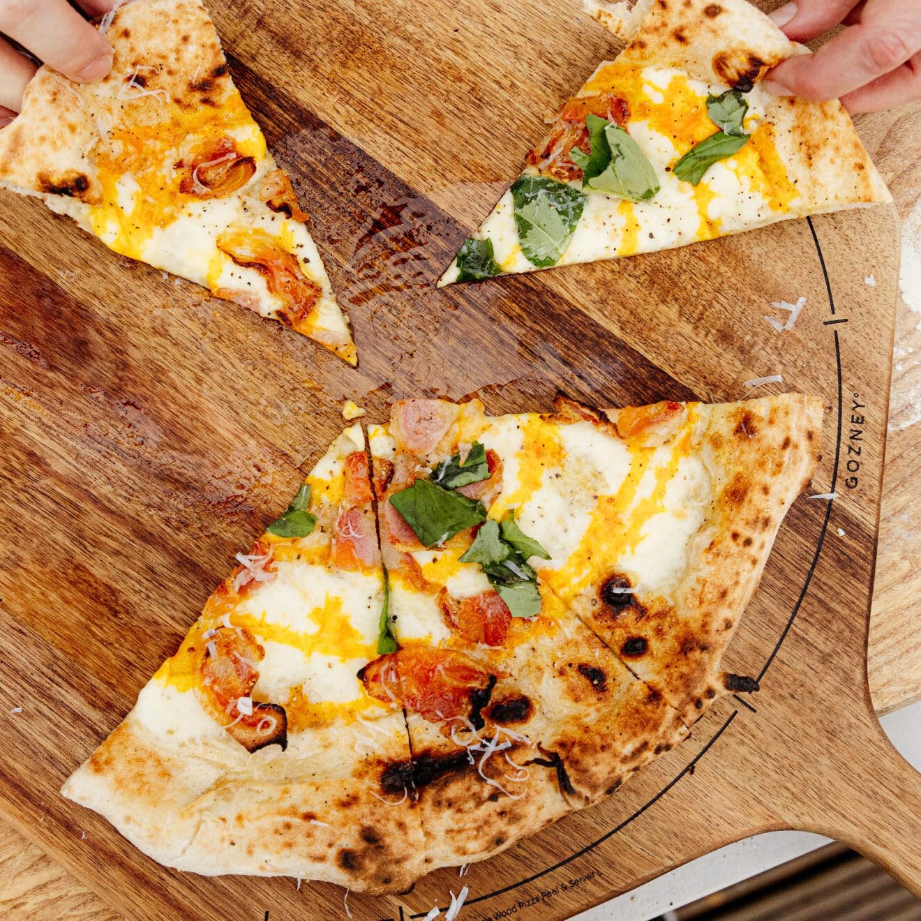 GOZNEY° Akazienholz Pizzawender und Servierbrett (14 Zoll)