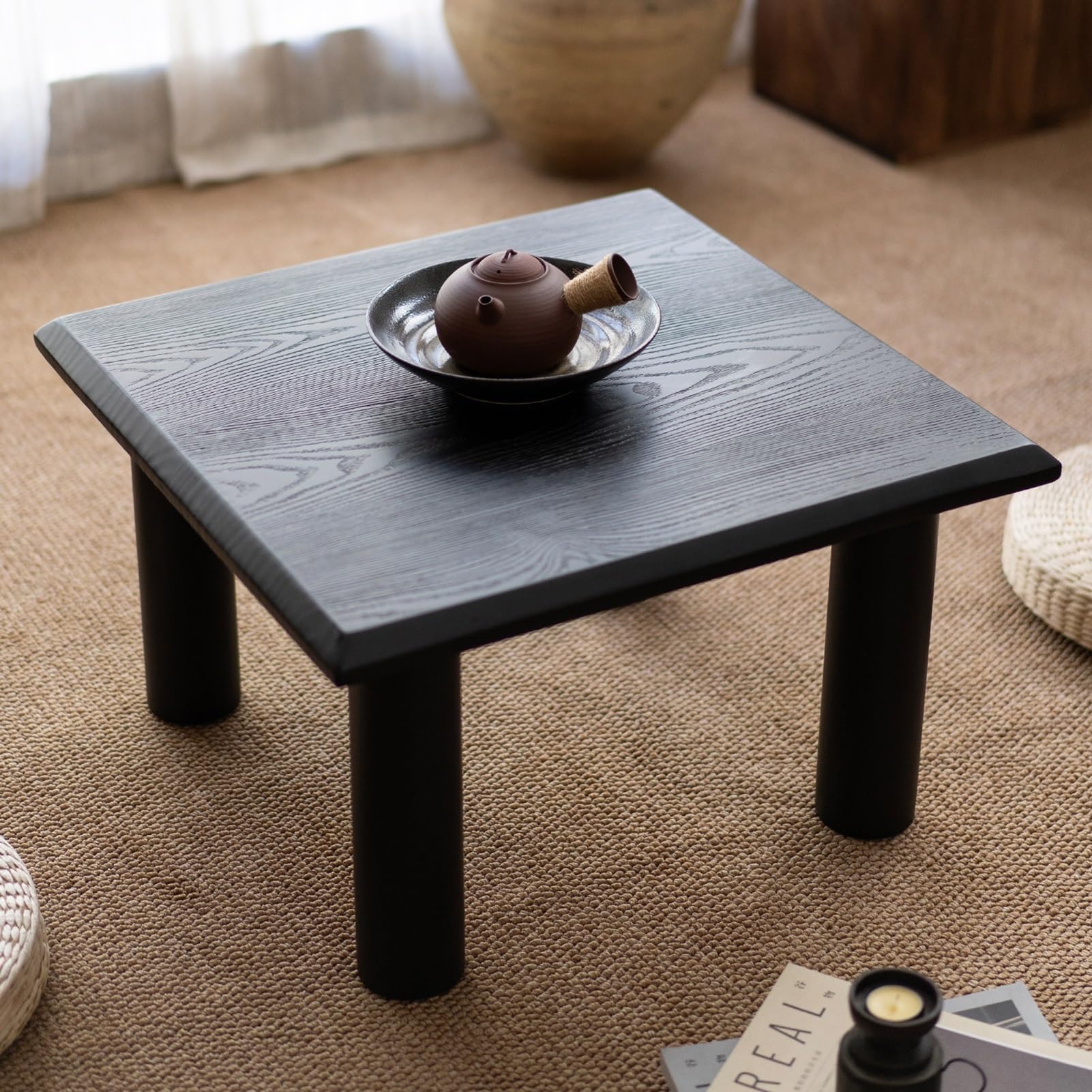 Table basse carrée rustique pour salon chaleureux et aménagement de bureau moderne