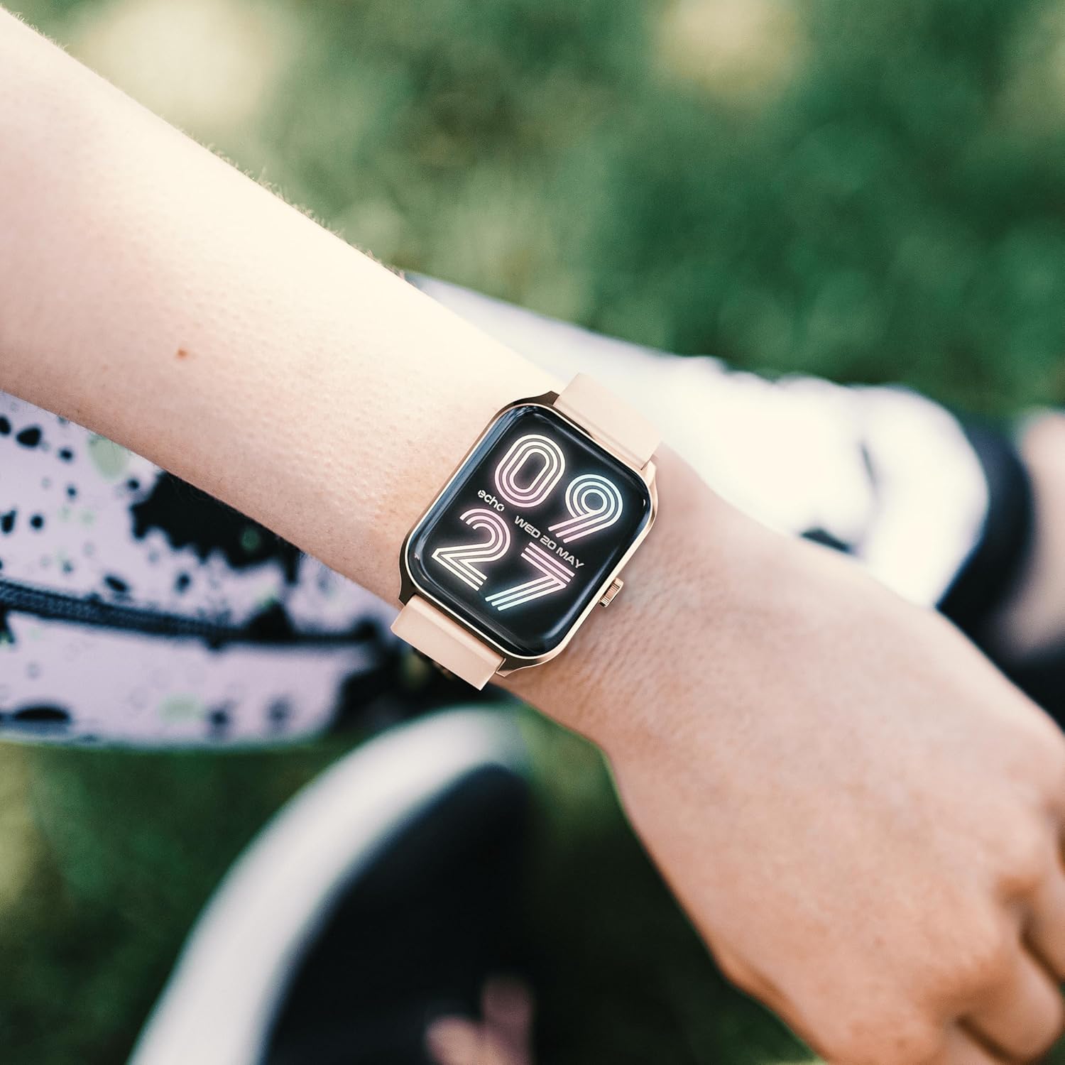 ECHO RAINBOW PRO Smartwatch on a wrist displaying time