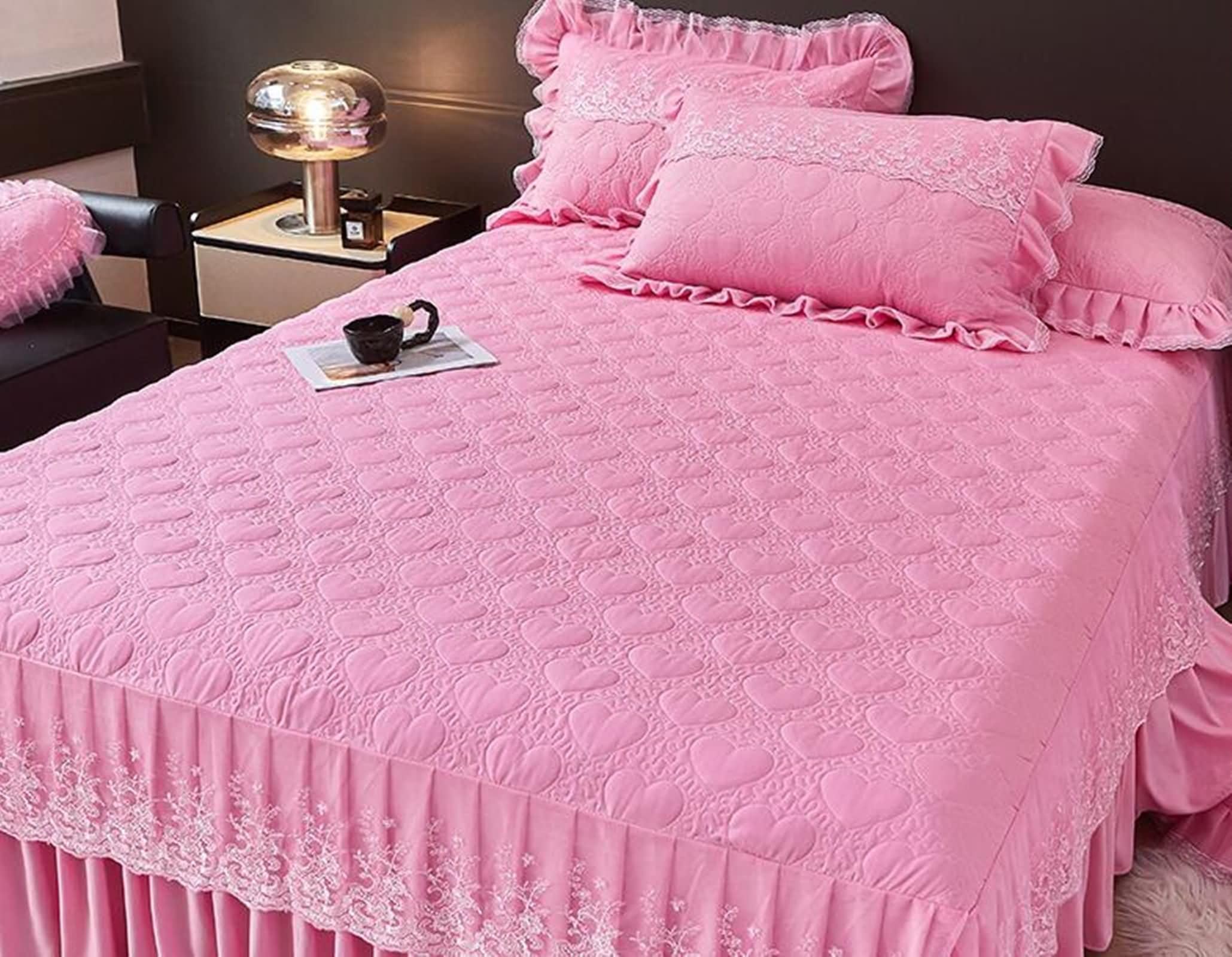 3-częściowy komplet pościeli California King Size z bawełny poliestrowej z gumką, jednolity kolor z haftowaną koronką, 198 x 214 cm + 2 poszewki na poduszki, różowe