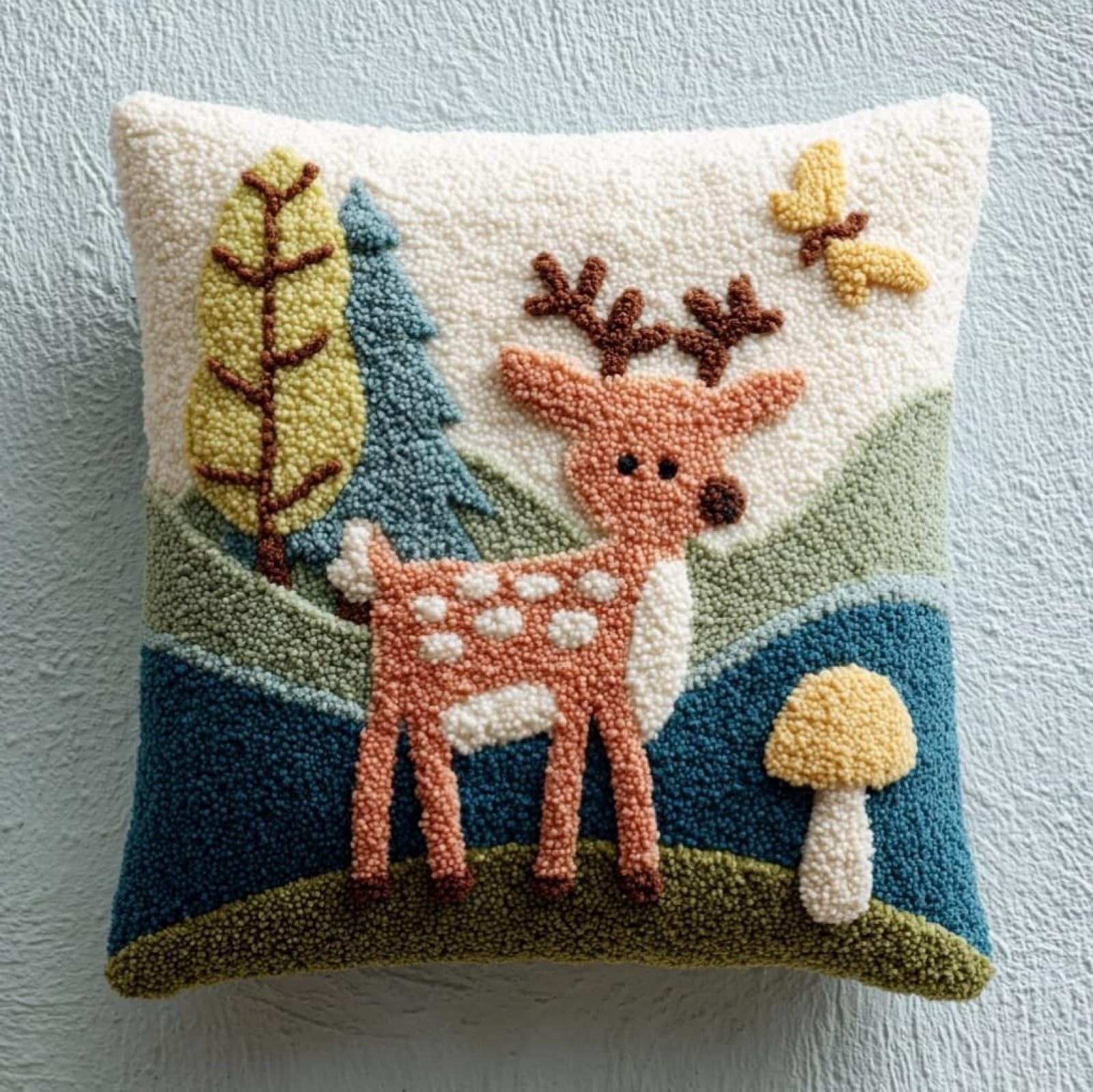 AxiangziK Latch Hook Cushion Kit 43x43cm,Cartoon Deer Flowers Complete Needlecraft Set with Pre-Cut Yarn & Tools,Creative Home Decor Gift for All Ages
