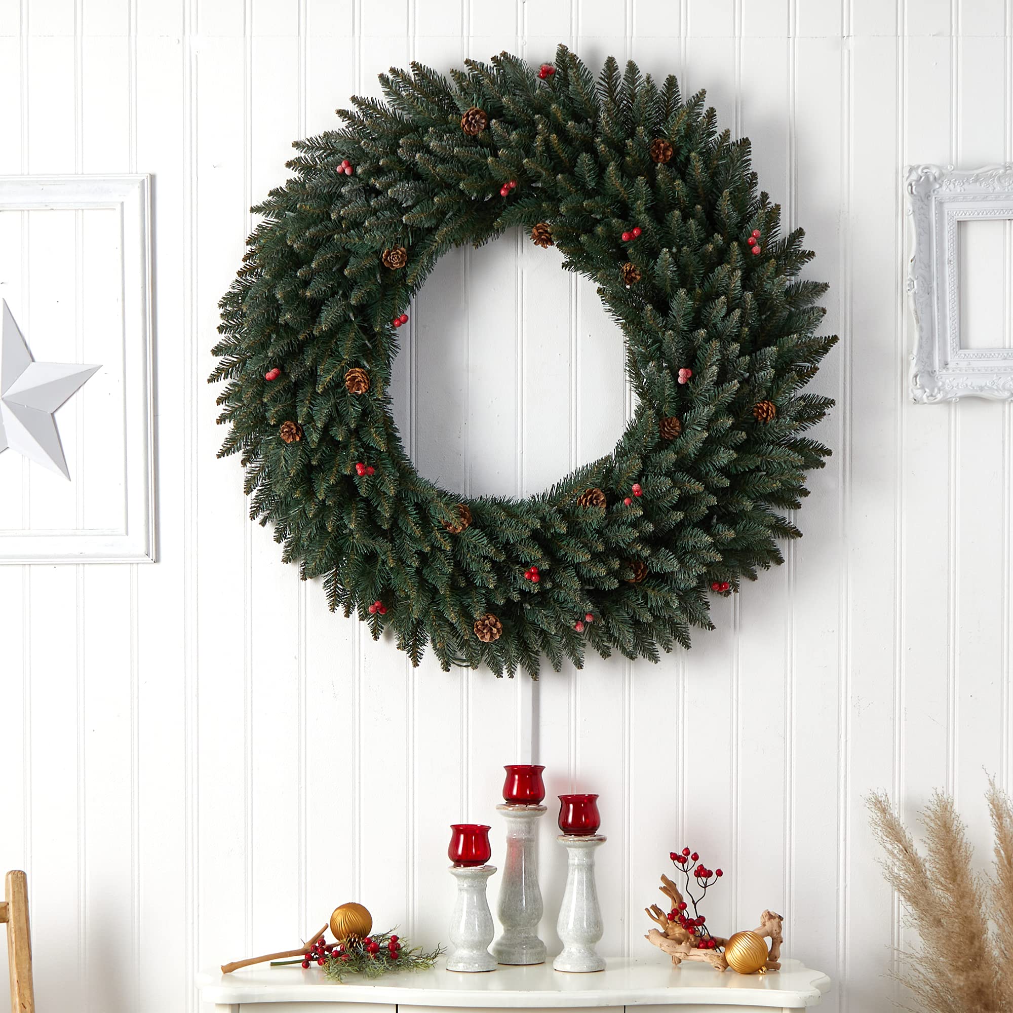 Nearly Natural 1,2 m großer beflockter künstlicher Weihnachtskranz mit Tannenzapfen, Beeren, 150 klaren LED-Lichtern und 400 biegbaren Zweigen