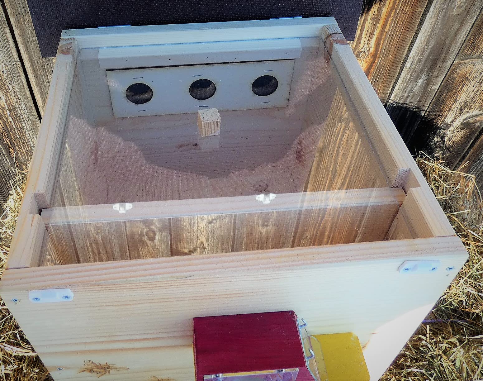 Premium Hummelkasten mit Wachsmottensperre, 2X Sichtfenster und Nistmaterial Wetterfest Bienenhaus Hummelhaus Nistkasten Hummelvilla Bienen Insektenhaus (Hummelhotel 3X von Hand imprägniert)