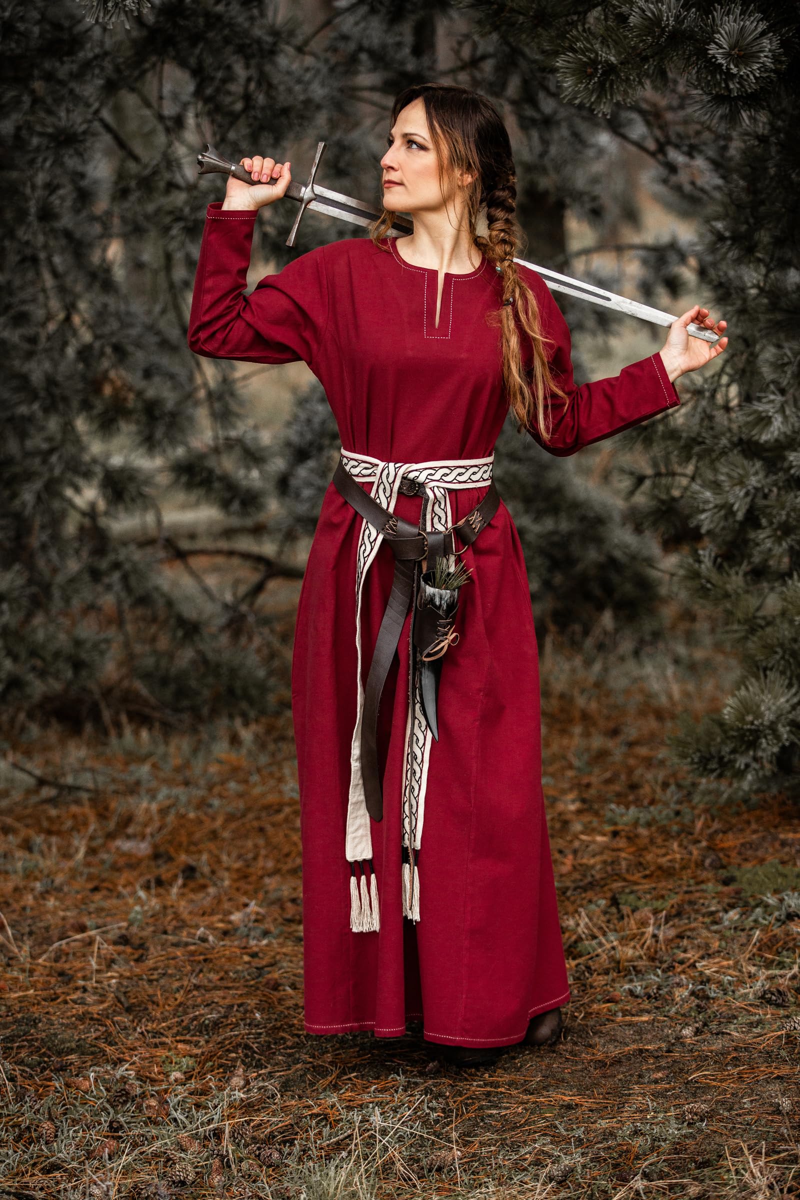 Leonardo Carbone® Damen Kleid Wikinger Unterkleid Helga | Aufwendige Stickereien | Fließende Silhouette | Karneval, Halloween, Cosplay, LARP, Mittelalter, Wikinger | 100% Baumwolle Rot 2XL