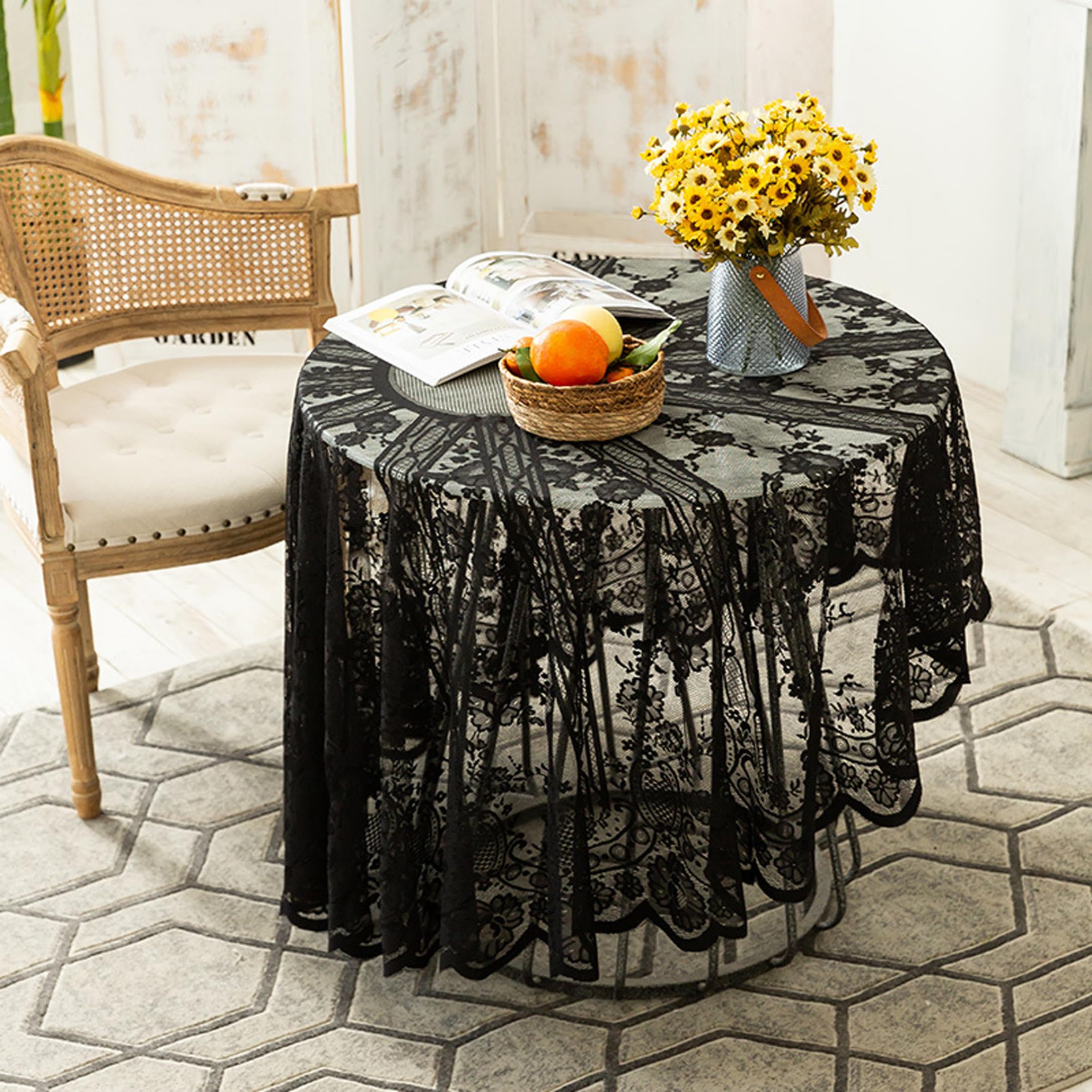 Latemeia Round Lace Tablecloth, Geometric Cutout Lace Table Cloth, Elegant Lightweight Table Cover For Home, 150cm Black, Ornaments extérieurs