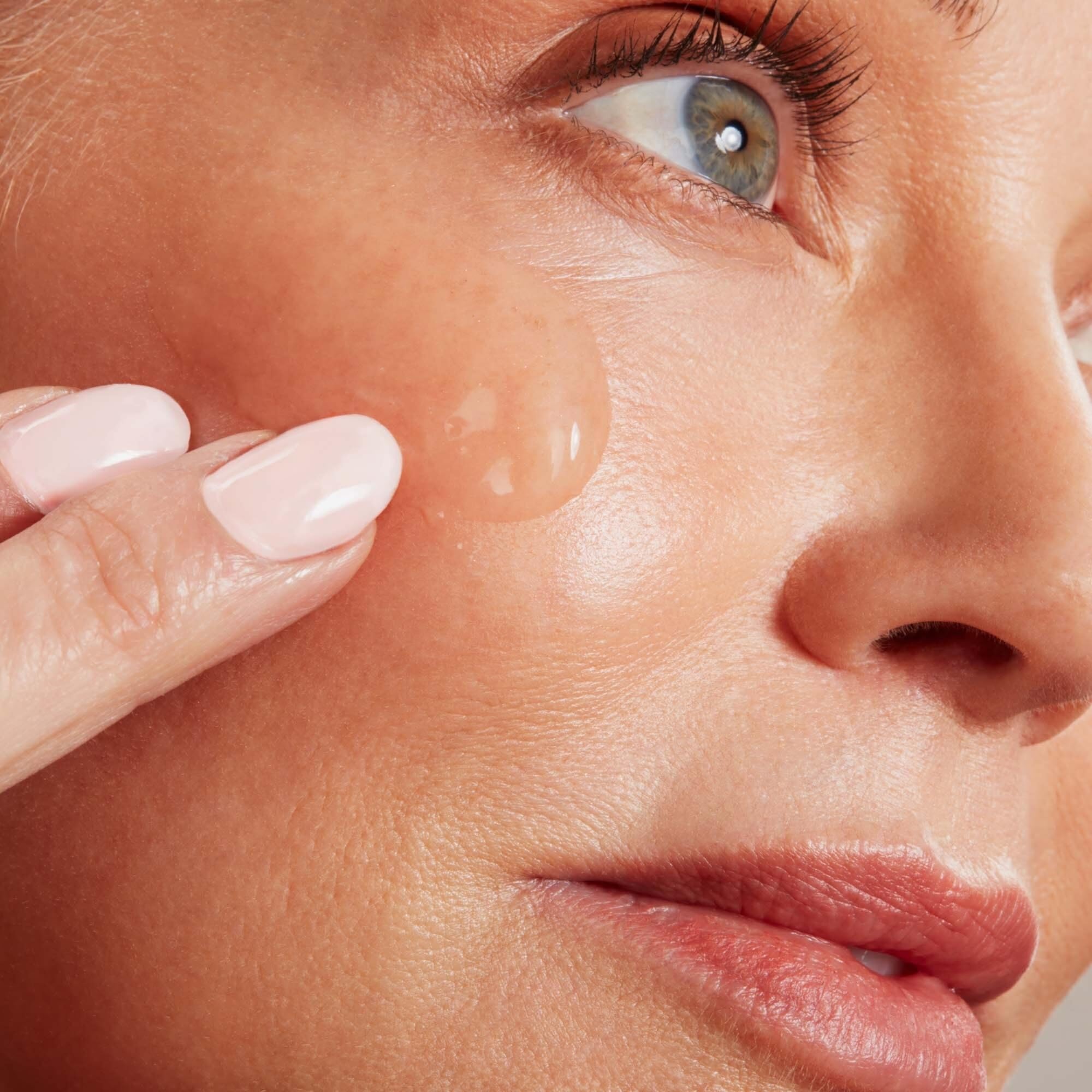 NuFACE Aqua Gel Activator - leitfähiges Gel & Aktivator - mit IonPlex & Hyaluronsäure - optimiert Mikrostrom-Behandlungen mit dem NuFACE Microcurrent Device (295 ml)