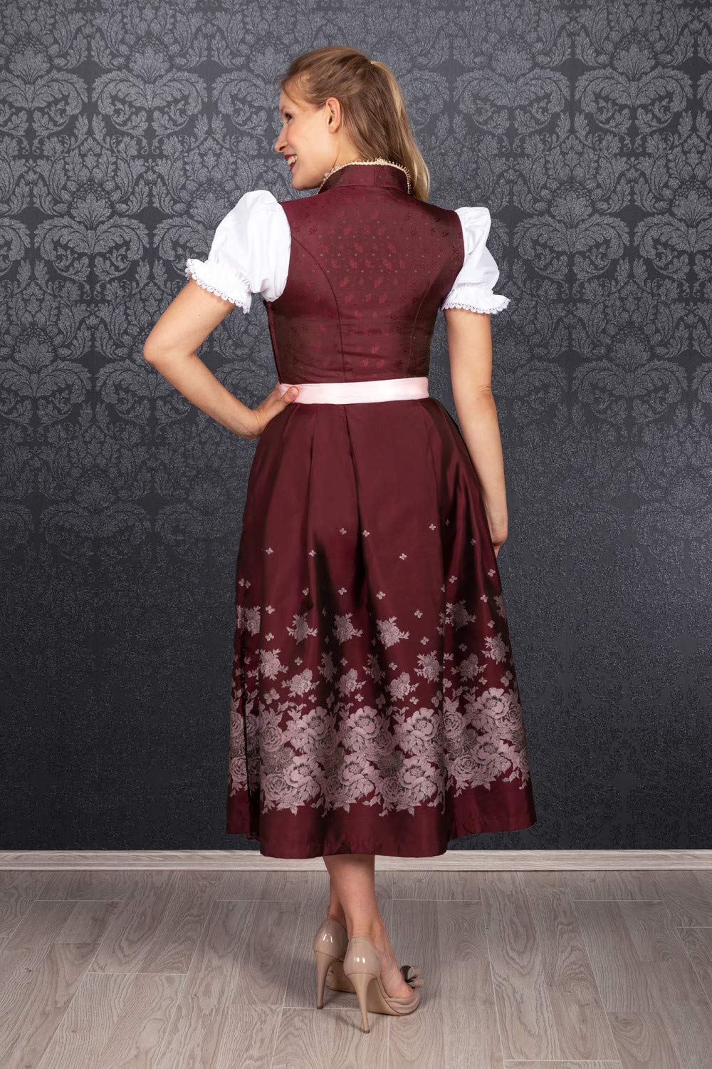Edelnice Trachtenmode Exklusives Designer Stehkragen Langes Dirndl Stella inkl. Spitzen Dirndlschürze und Charivari