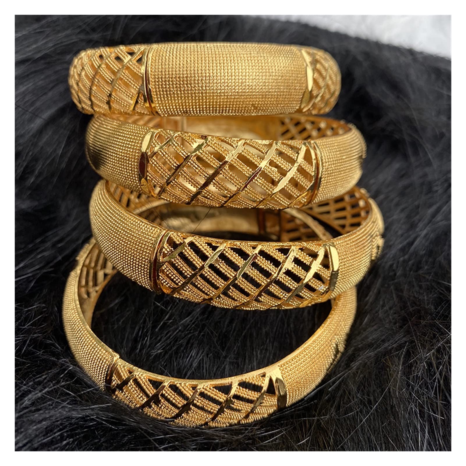 Details more than 74 gold bracelet in saudi arabia in.duhocakina