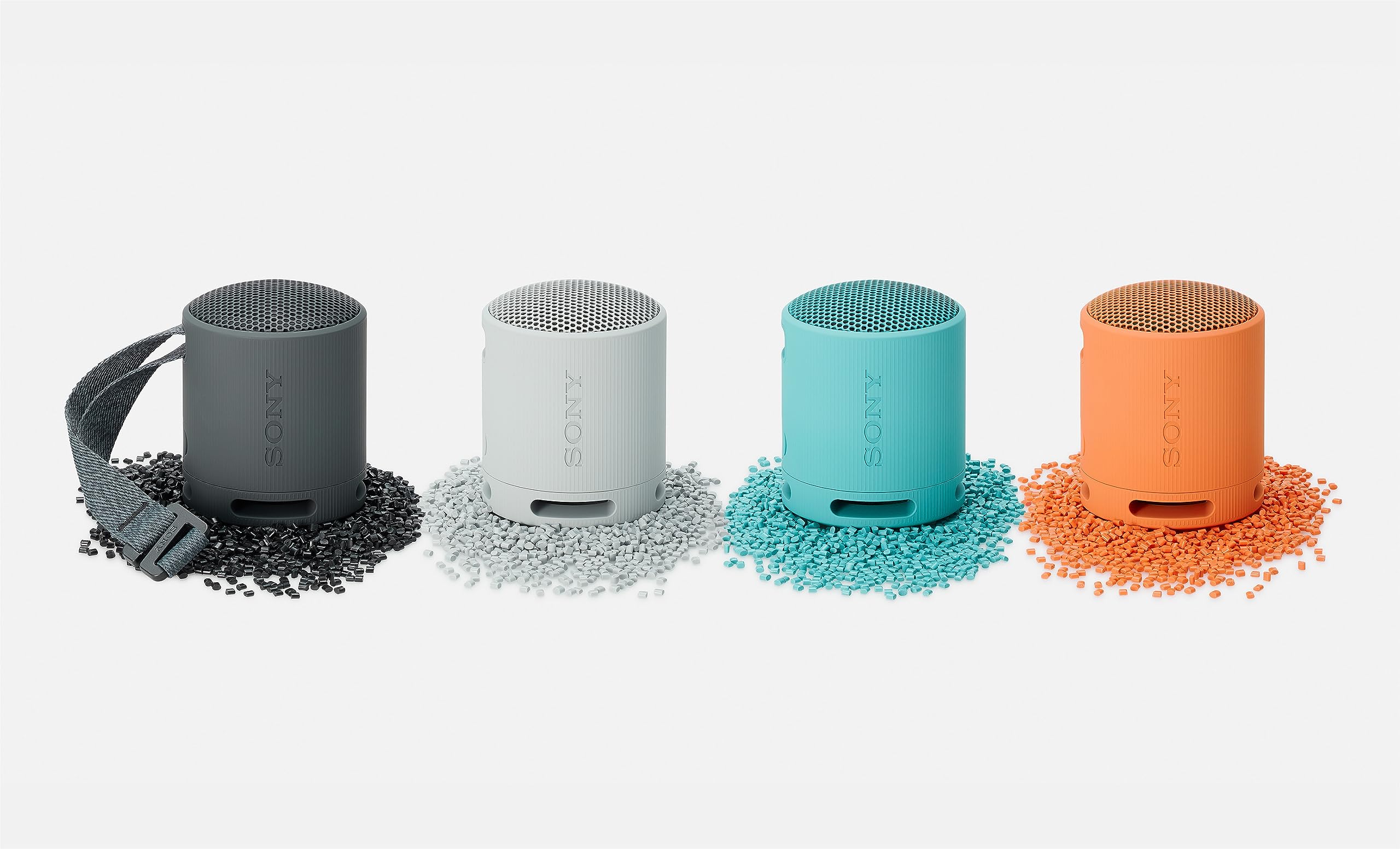 Sony SRS-XB100 - Kabelloser Bluetooth-Lautsprecher, tragbar, leicht, kompakt, Outdoor, Reise, langlebig, IP67 wasser- und staubdicht, 16 Std Akku, Trageriemen, Freisprechfunktion, schwarz