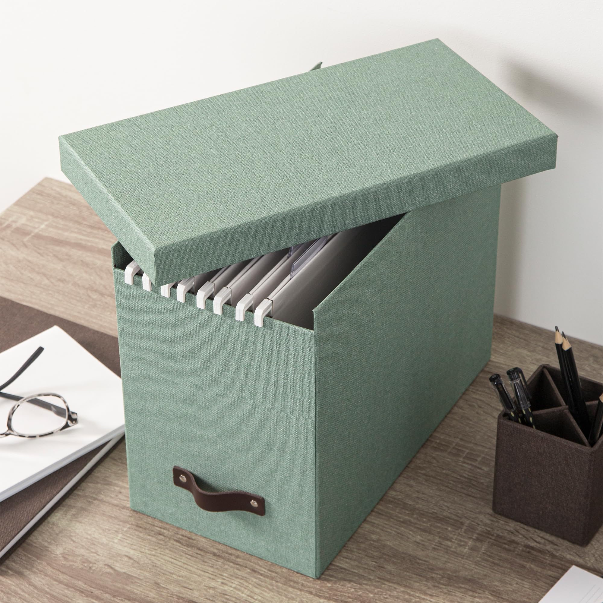 BIGSO JOHAN Caja para archivar con tapa, elegante caja de archivo, incluye 8 carpetas colgantes, caja colgante de tablero de fibra y papel con elegante aspecto de lino, color verde menta