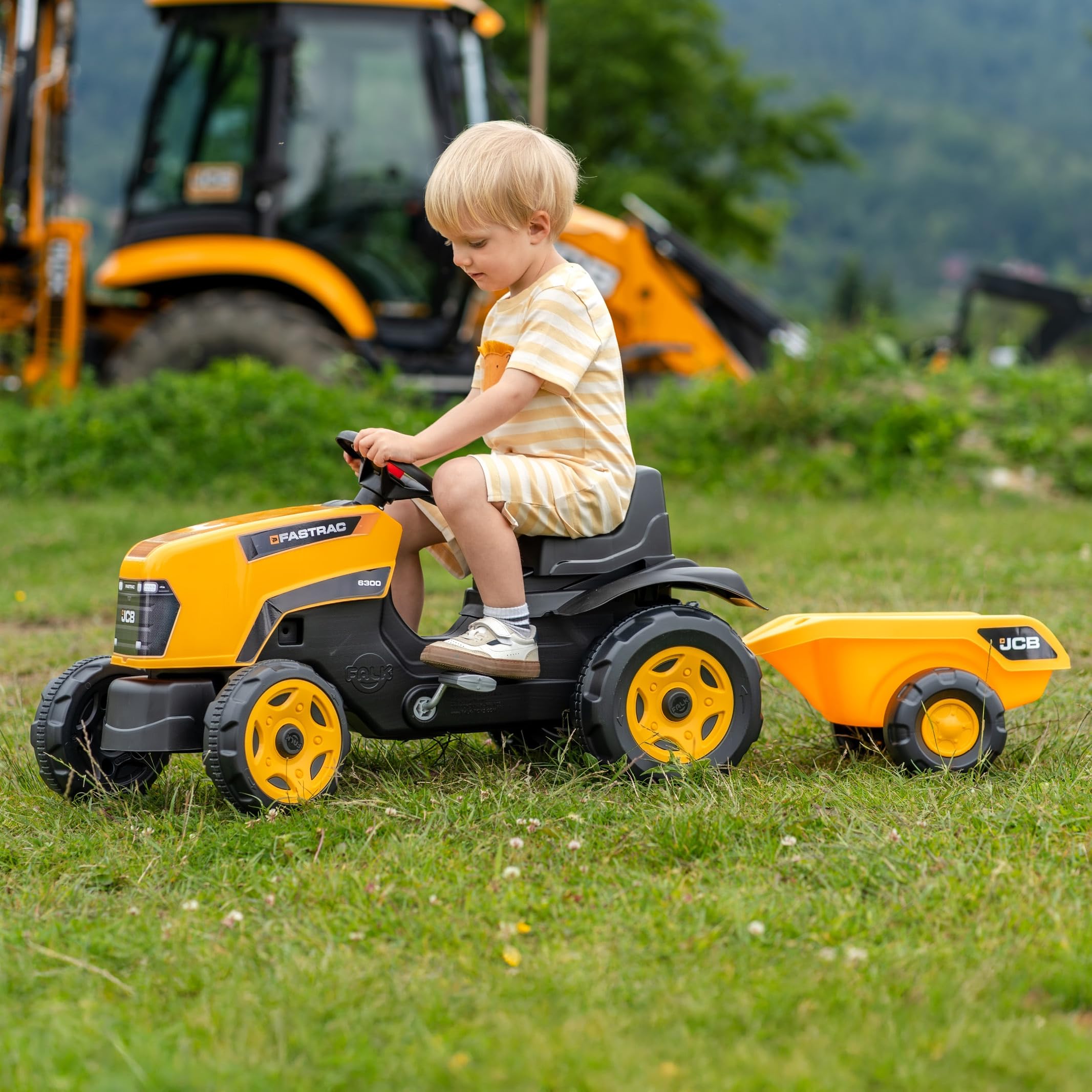 Falk JCB Traktor mit Pedalen für Kinder, mit Anhänger, ab 2 Jahren | Haube zum Öffnen und verstellbarer Sitz