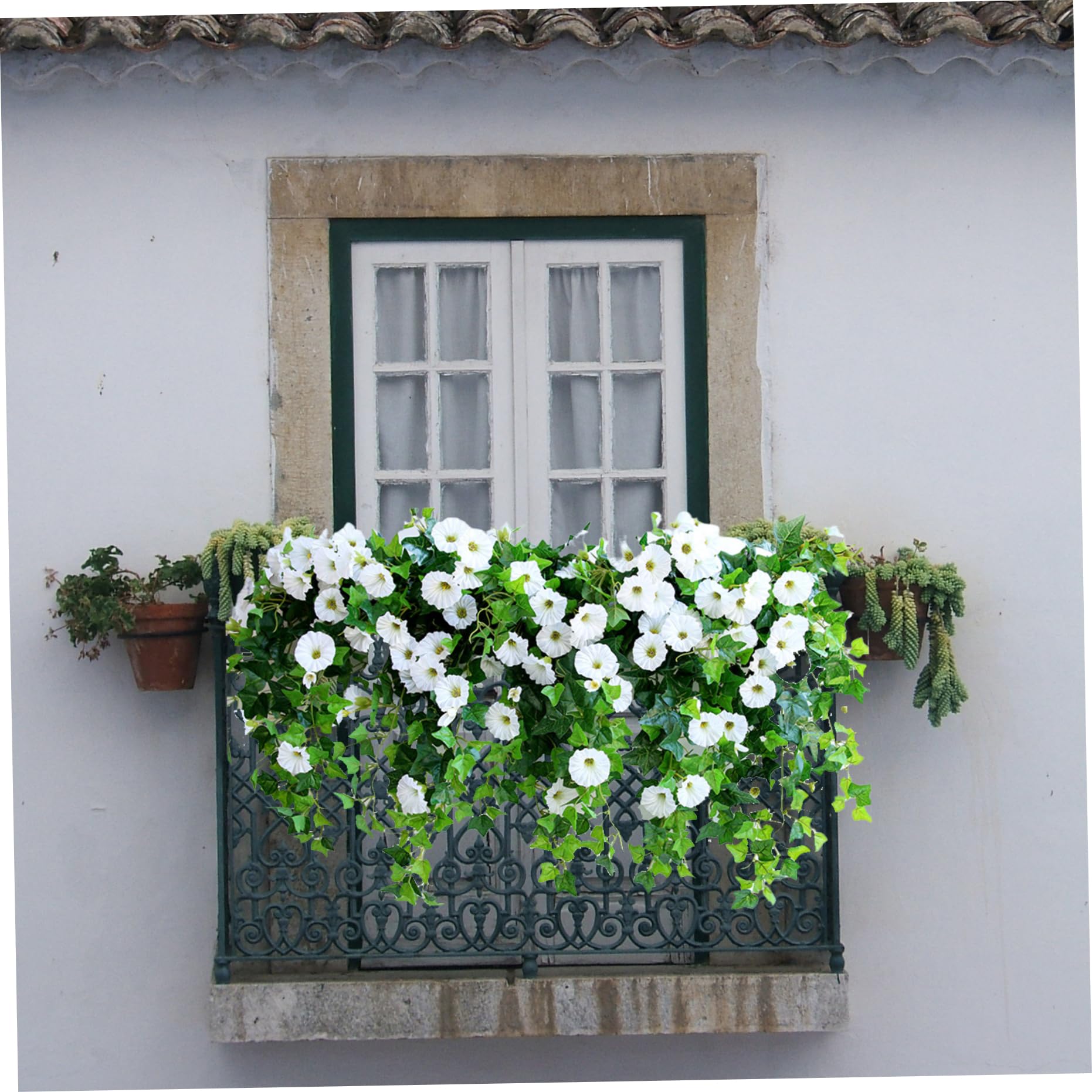 Flores artificiales colgantes para exteriores 4 ramos de petunias artificiales blancas de 66 cm de largo petunias de seda sintética resistentes a los rayos UV flores colgantes para bodas y jardines.
