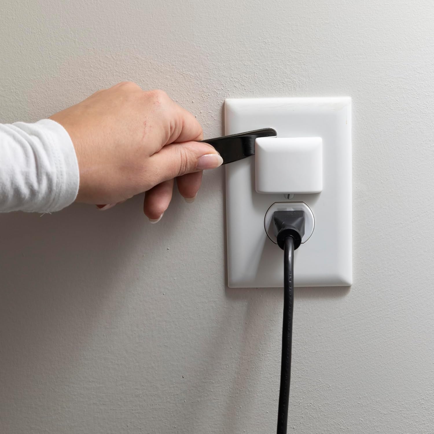Qdos Safety StayPut Single Outlet Plug Cover | White | Secure Fit and Beveled Edges Prevent Small Fingers from Removing Unlike Inferior Products| Fits All Outlets | 24 Pack