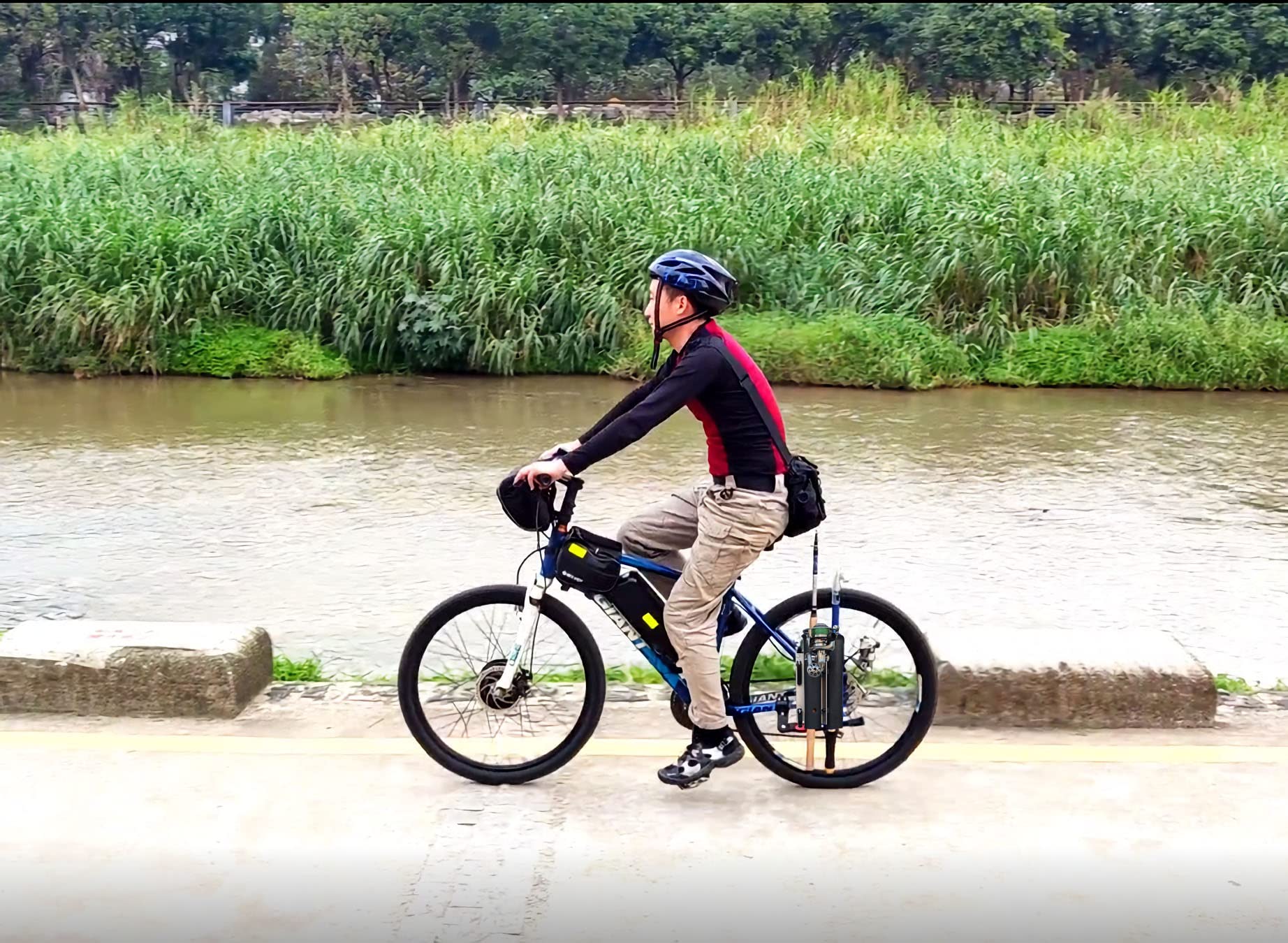 Support de canne à pêche pour vélo, porte-canne à pêche pour vélo, montage facile de deux cannes à votre vélo, pour la pêche à vélo (noir)