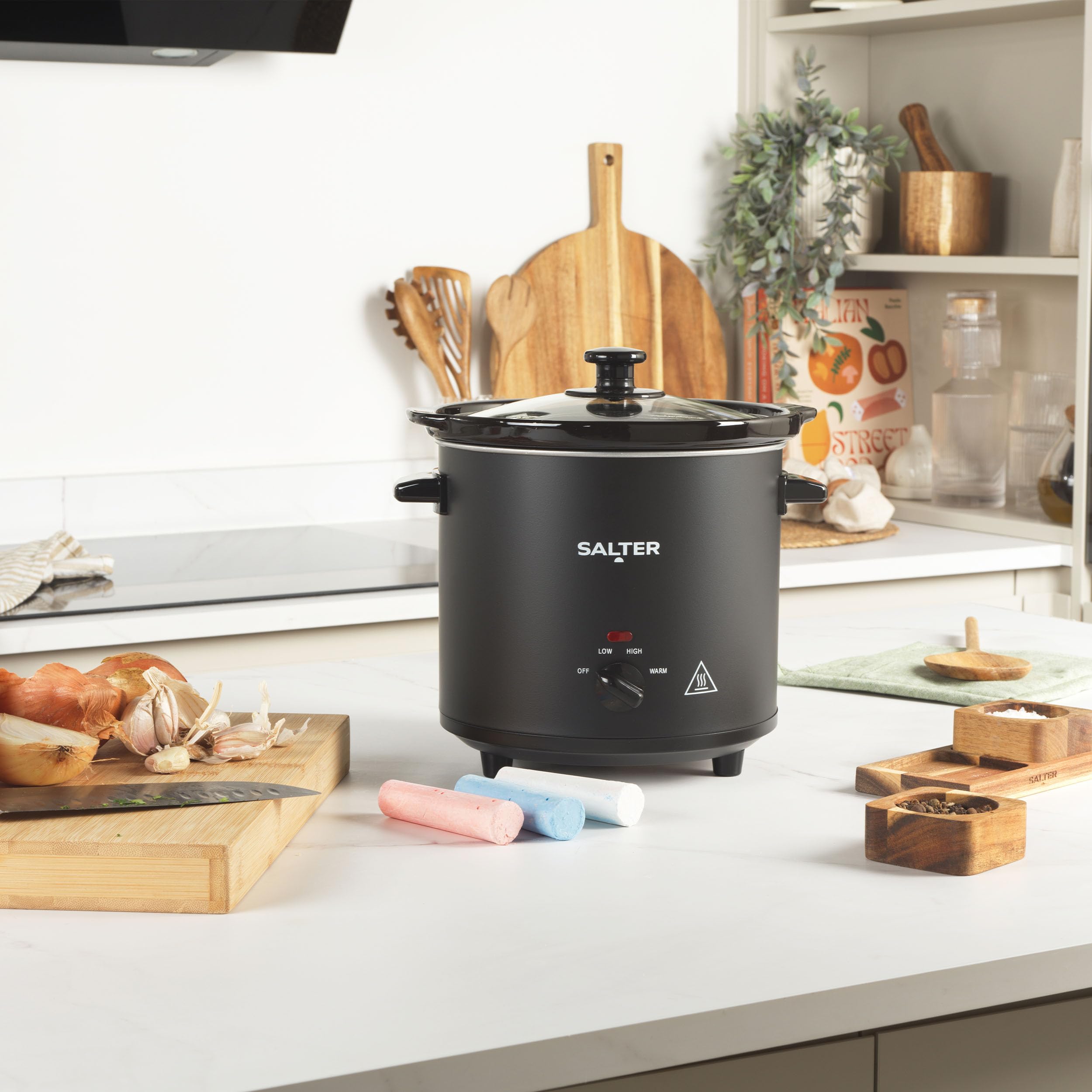 Salter EK6262 Tableau noir 3,5 L Mijoteuse 3 réglages de chaleur Passe au lave-vaisselle Fonction maintien au chaud Couvercle en verre trempé Poignées froides Cuisinière électrique familiale Cuisson