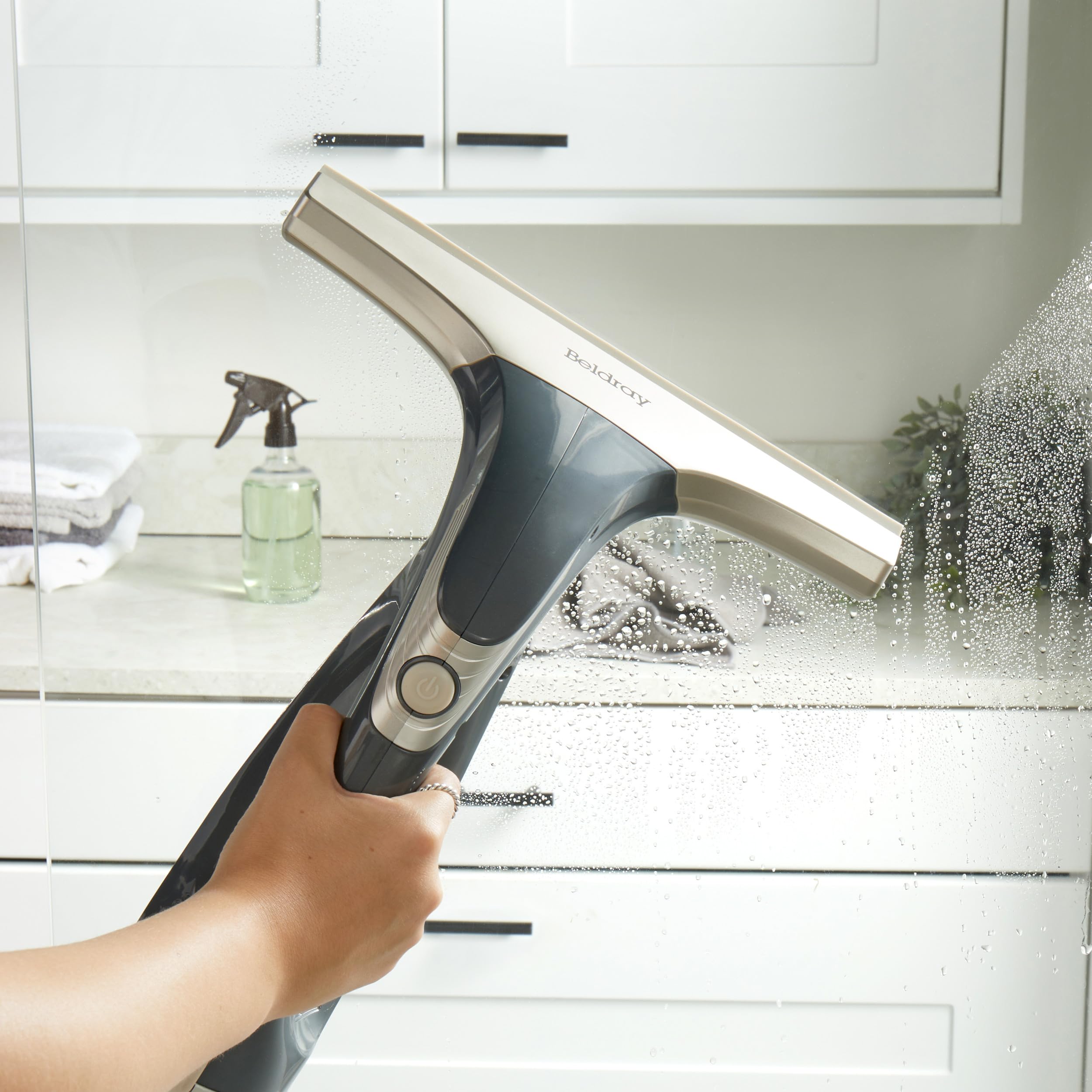 Beldray Titanium Aspirapolvere per vetri senza fili – Pulitore per vetri portatile con testa a tergivetro, serbatoio da 60 ml, autonomia di 30 minuti, ricaricabile e leggero