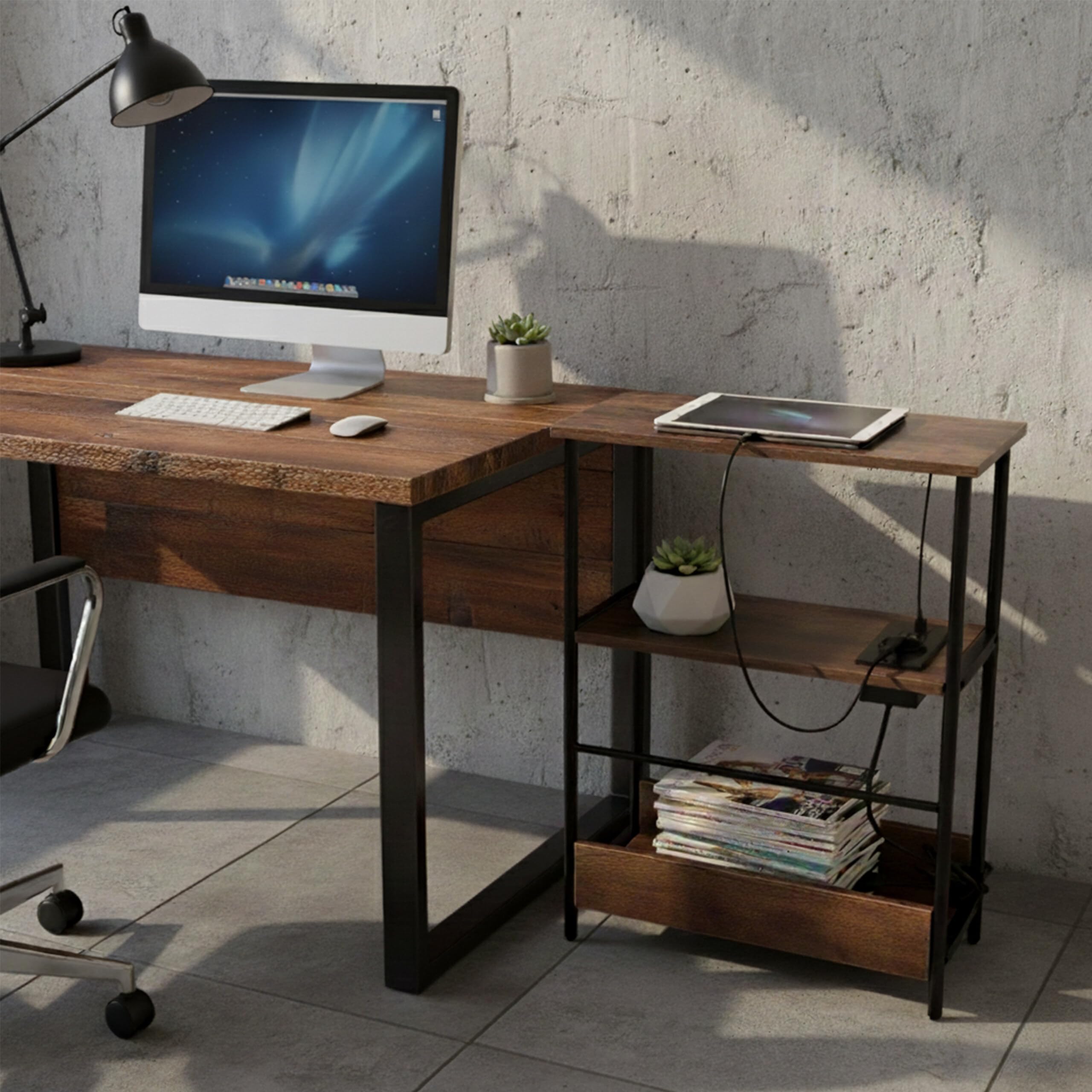 Relaxdays Stolik pomocniczy z gniazdem zasilania i USB, 2 półki i regał na czasopisma, HWD: 58x45x18 cm, ciemnobrązowy/czarny