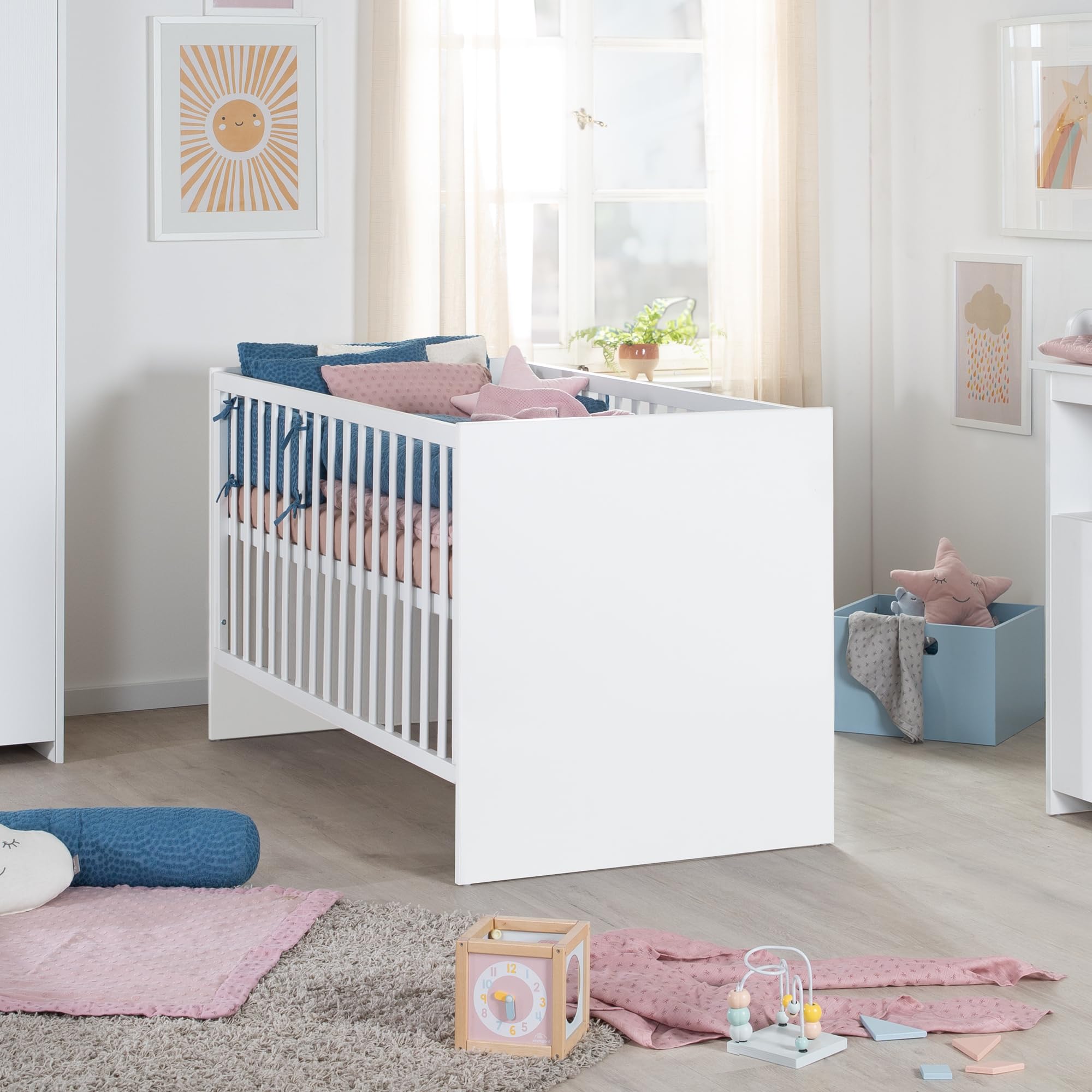 roba Kinderzimmer Set Lilo - Mitwachsendes Gitterbett 70 x 140 cm + Wickelkommode mit 2 Schubladen & 1 Tür + Kinderkleiderschrank 2-türig - Griffe aus Buche - Holz weiß lackiert