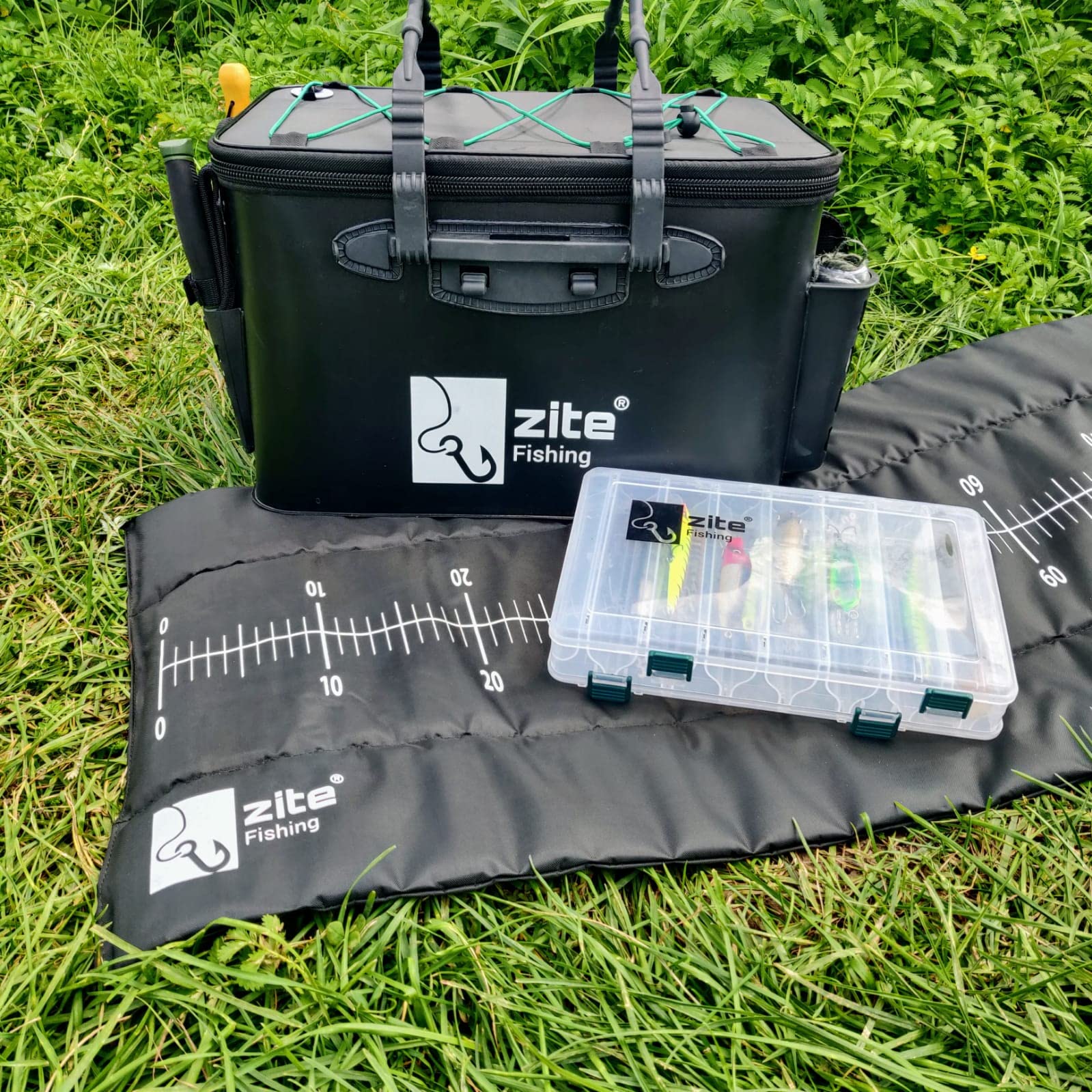 Zite Fishing Raubfisch Abhakmatte für das Raubfischangeln auf Hechte & Zander – 130 x 40 cm – aufgedrucktes Maßband mit Einer Messskala von 125 cm