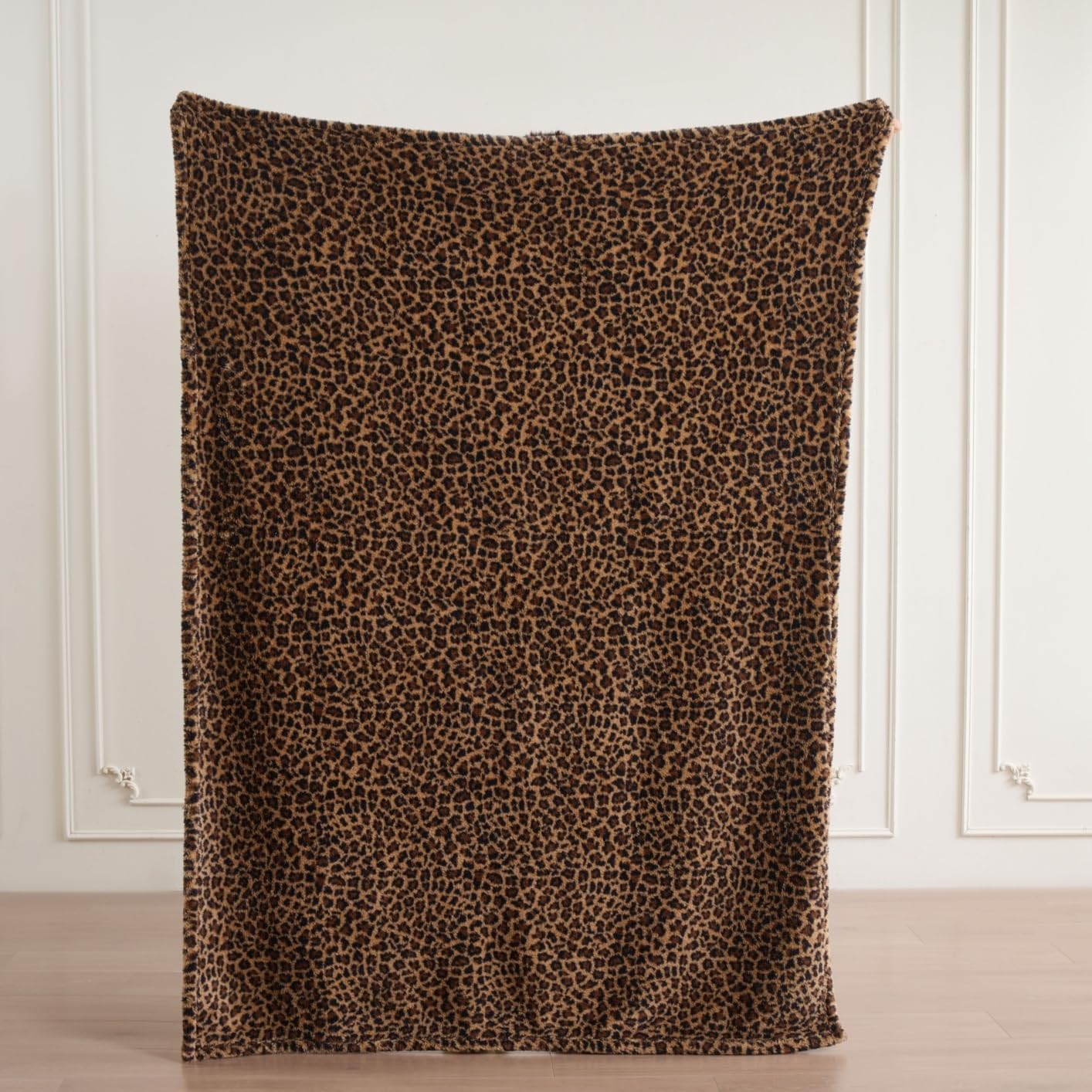Leopard Cheetah Print Blanket – Super Soft Plush Fleece Throw for Bed, Sofa & Travel – All Season Cozy Cheetah Pattern Home Decor Throw Blanket, 50″ x 60″ (Dark Brown)