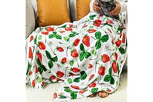Exquisite Strawberry Flannel Throw: Sweet Slumber & Cozy Moments