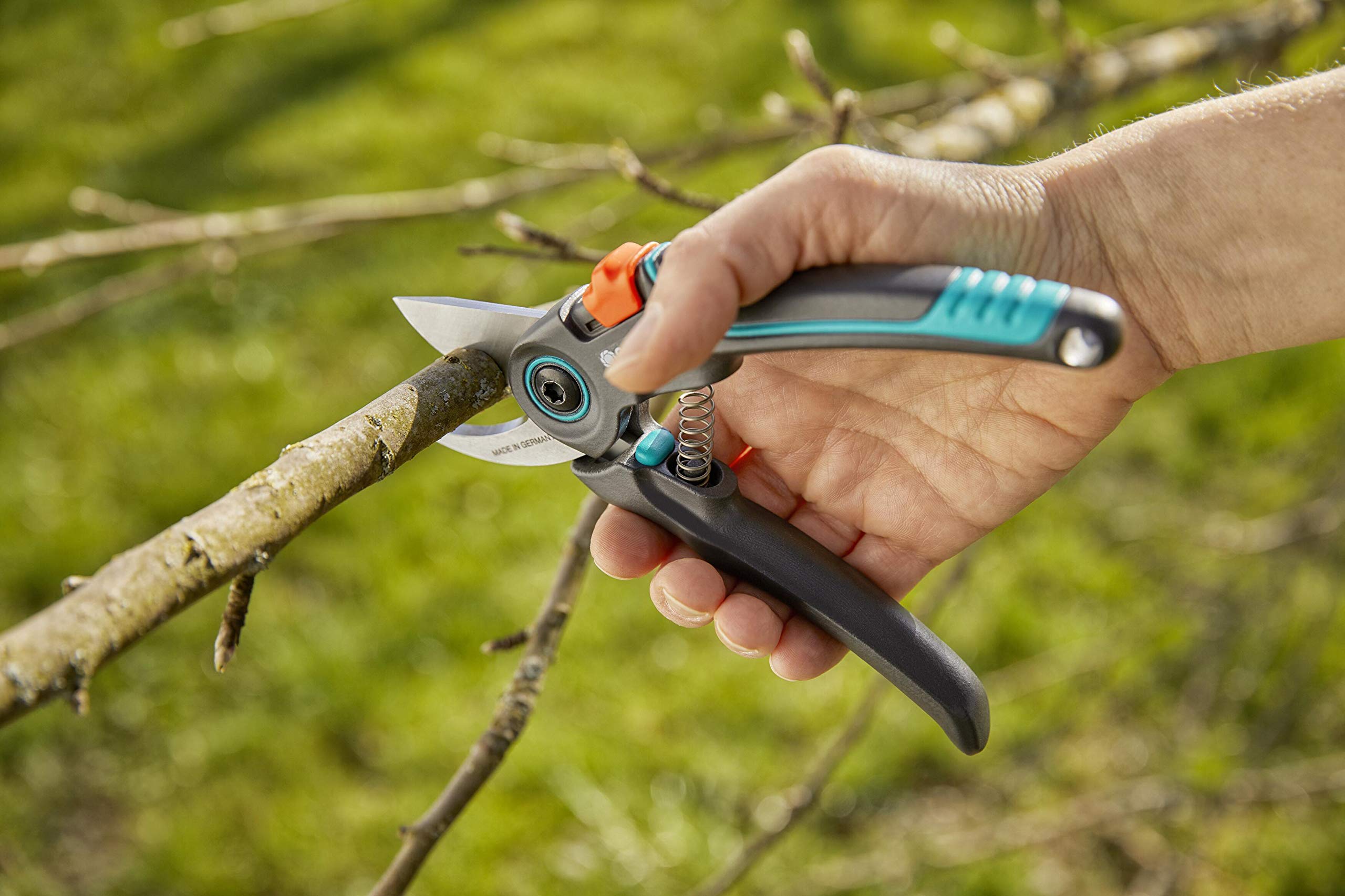 Gardena Tijeras de podar ExpertCut: tijeras de podar precisas, filo de corte de desviación para ramas/árboles frutales, Ø de corte máx. de 22 mm, apertura del mango en 2 posiciones (12203-20)