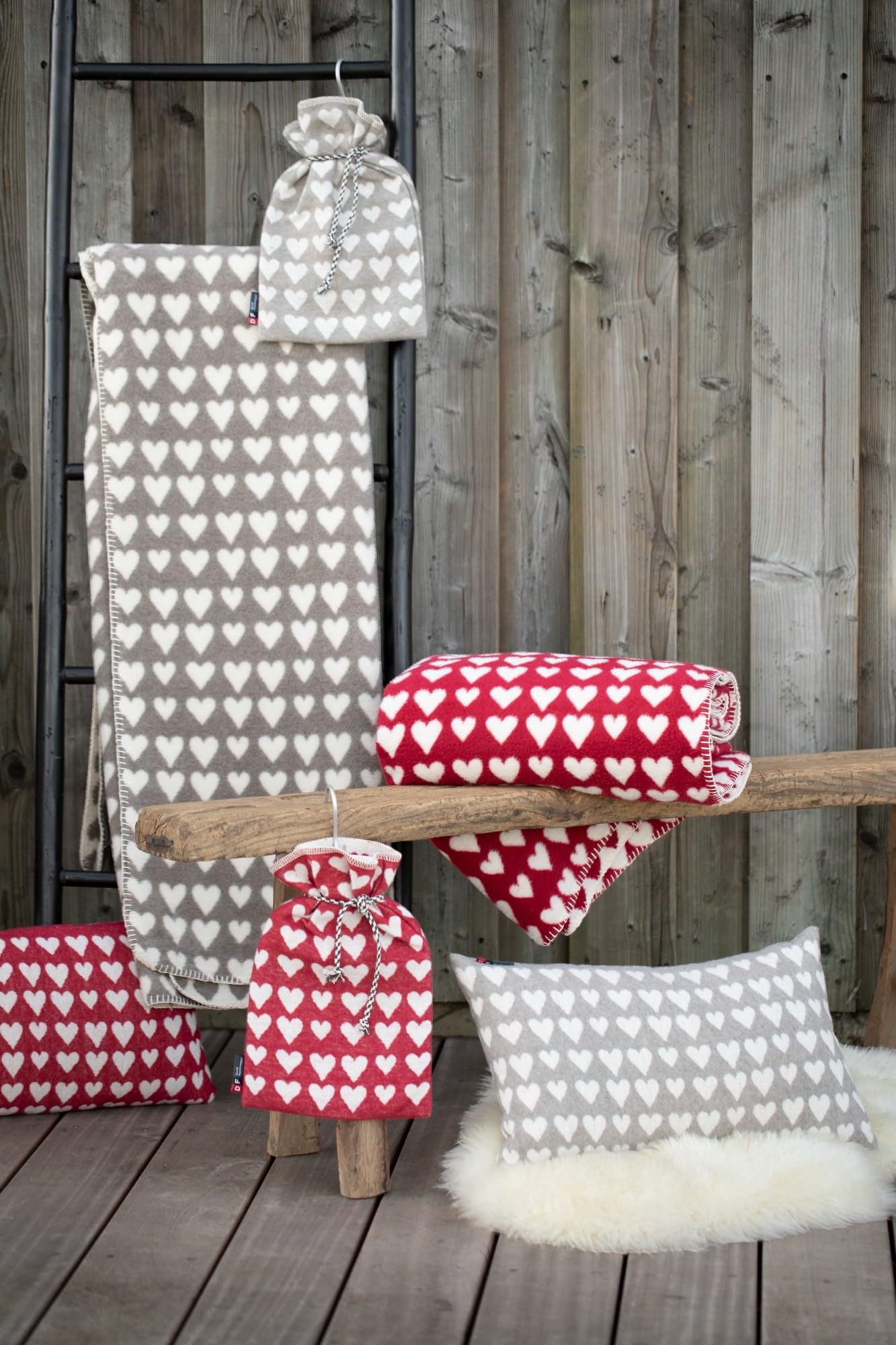 David Fussenegger Kuscheldecke Herzen 150x200cm Flauschige Sofadecke aus Recycling-Baumwolle nachhaltig produziert ÖkoTex100 GRS Made in Austria Farbe Rauch
