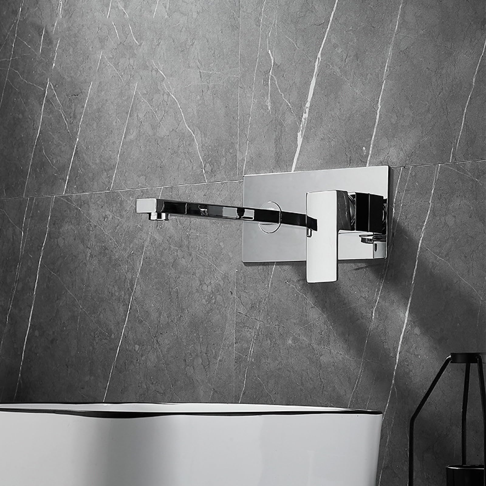 Robinet de lavabo mural en laiton noir mat au design épuré pour vasque suspendue