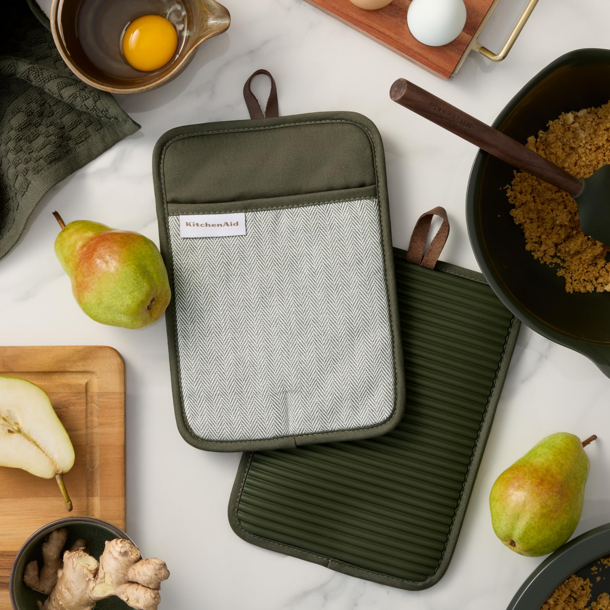 KITCHENAID® Evergreen Design Series Topflappen, Fischgrätenmuster, gerippt, weiches Silikon, hitzebeständig bis 260 °C, flexibel und wasserdicht, Dunkelgrün, 17,8 x 25,4 cm, 2 Stück