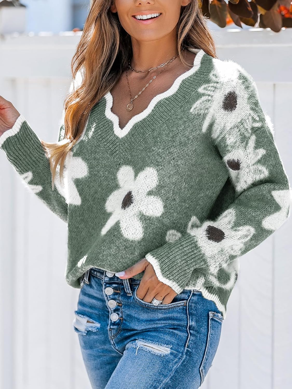 CUPSHE Womens Sweaters Long Sleeve Fall Sweater Trendy 2025 Floral V Neck Jumper Tops