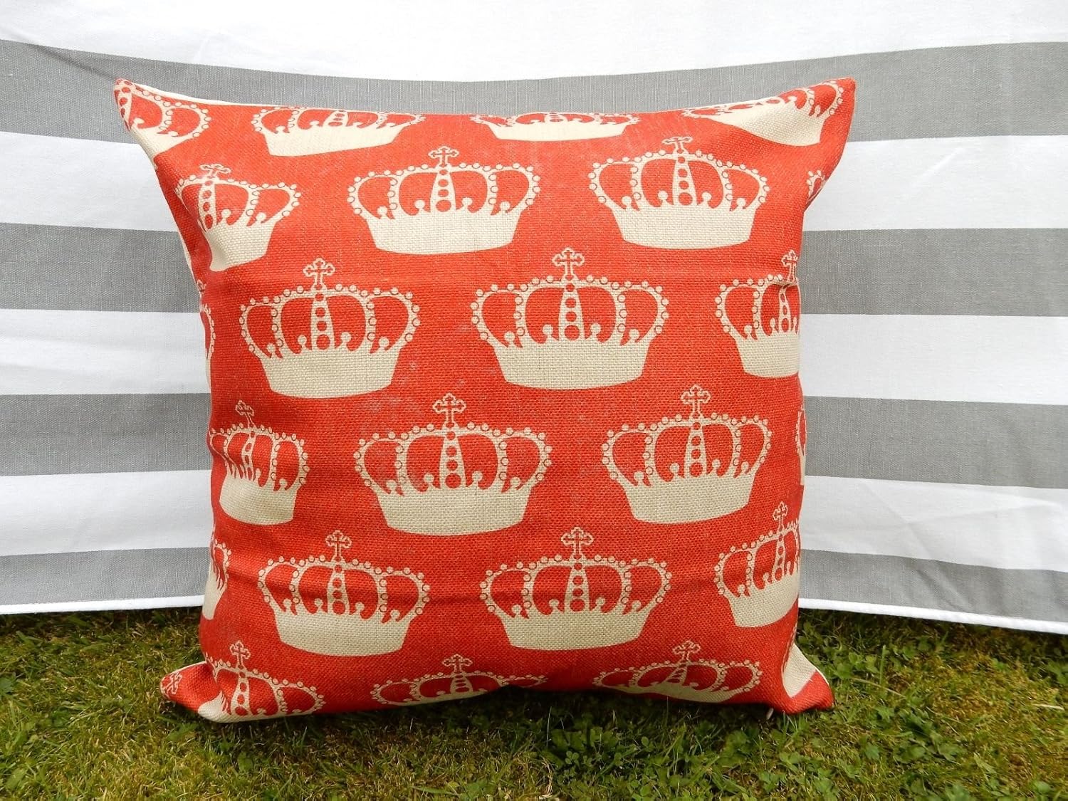 cuscino rosso per la corona