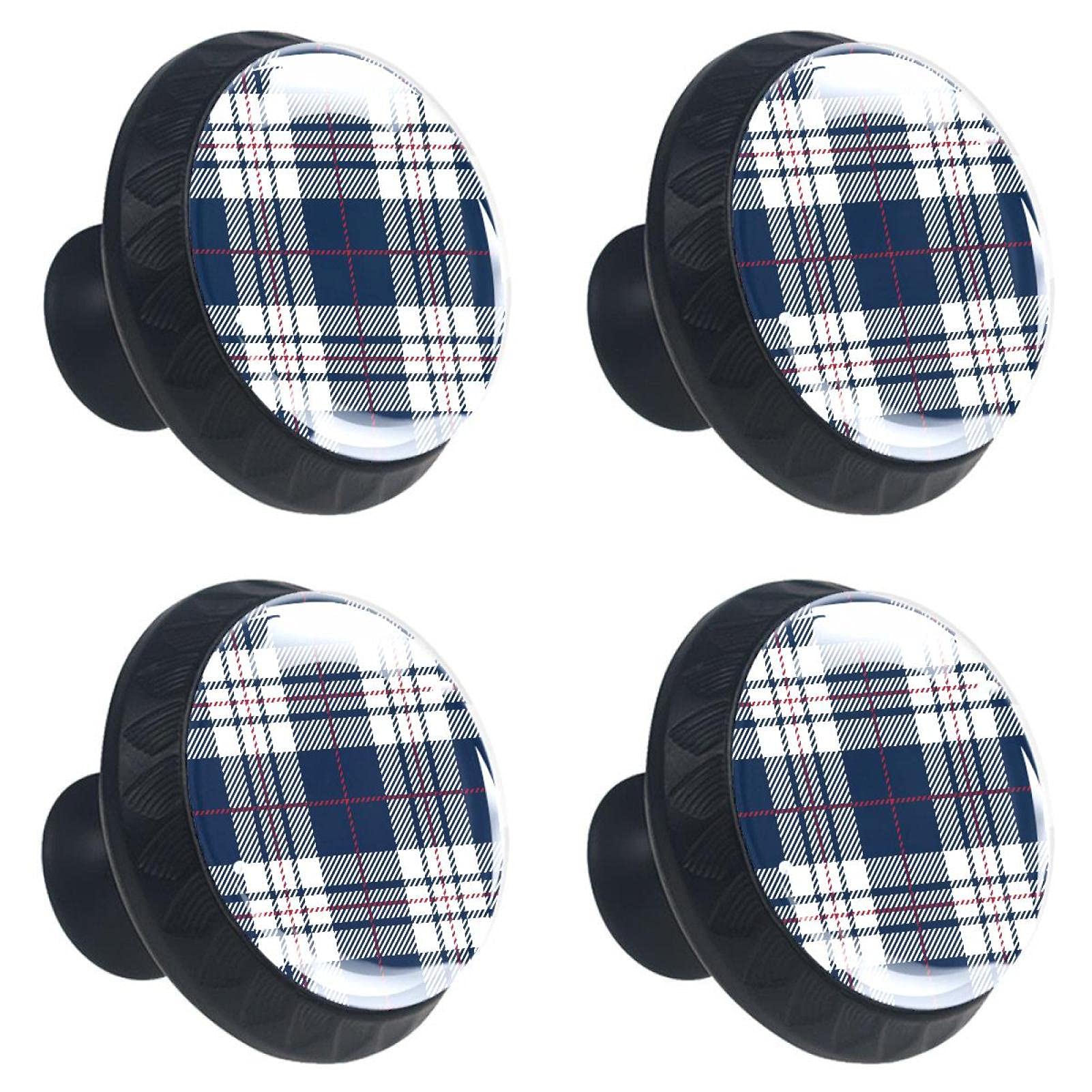 Boutons de tiroir carreaux bleu marine et blanc pour relooker une armoire
