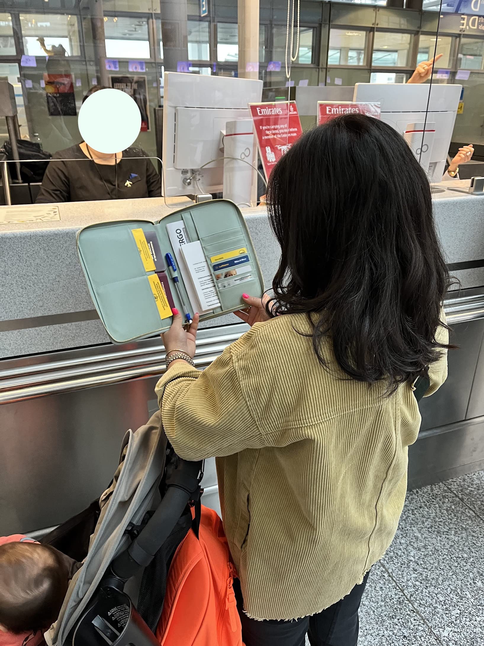 Organizador de Documentos de Viaje Familiar 3 en 1, portadocumentos y Porta pasaportes, Gran Capacidad para Documentos Importantes y Papeles, Polipiel Efecto Saffiano (Topo)