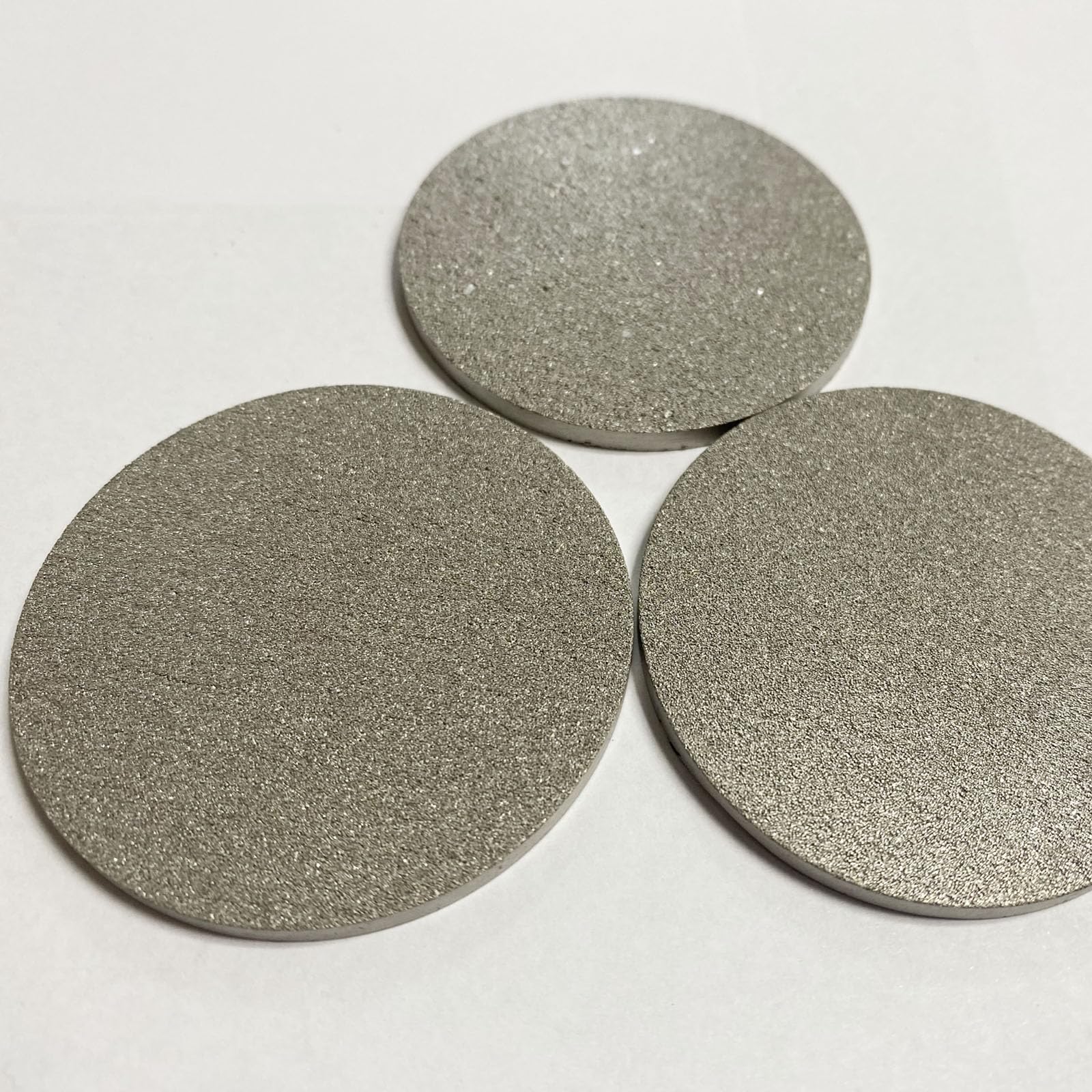 Plaque filtrante frittée en poudre métallique de haute pureté – 50 μm, diamètre 75 mm, épaisseur 2 mm for la filtration des gaz et des liquides