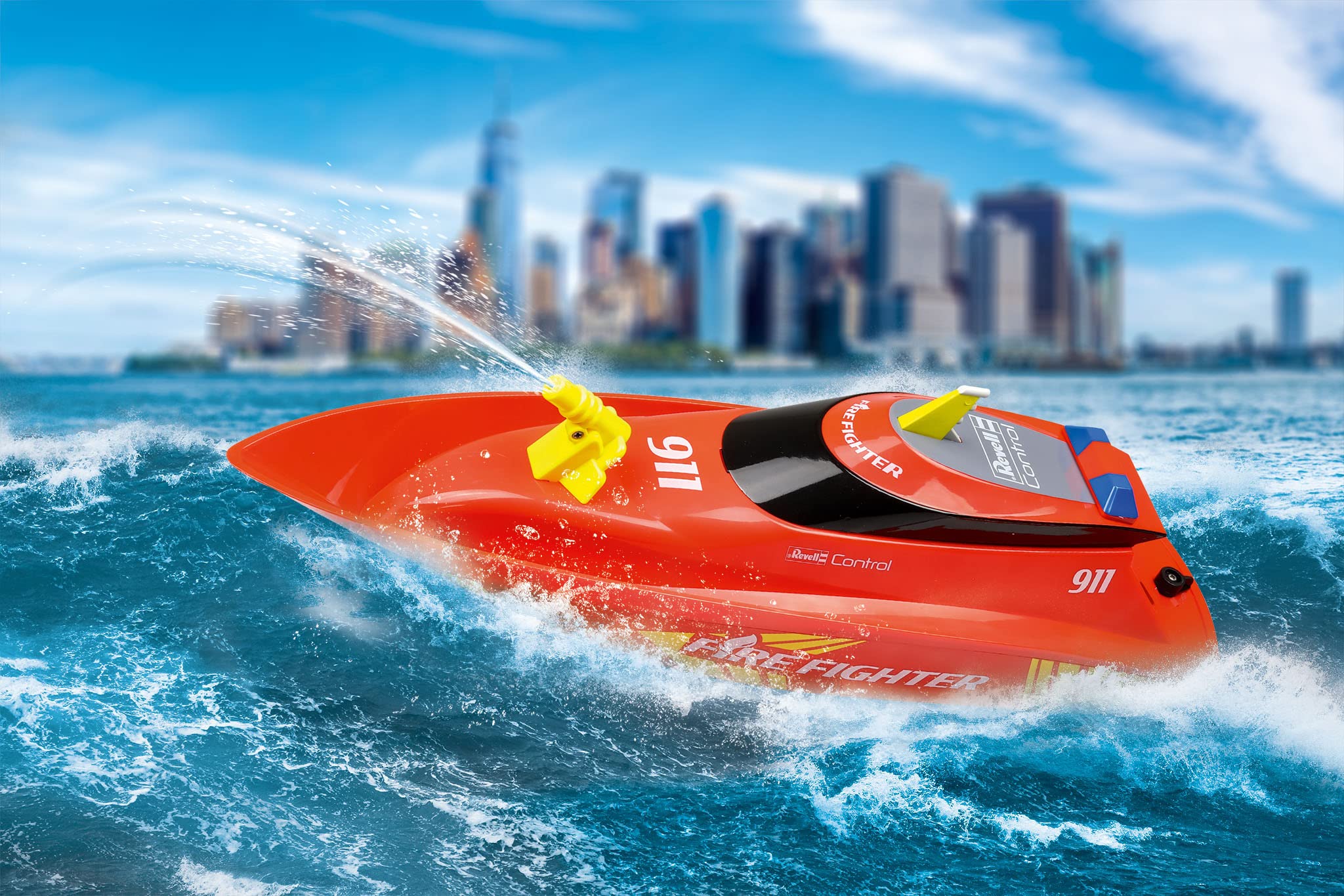 Revell Control Feuerlöschboot I Ferngesteuertes RC Boot für Junge und Erwachsene Feuerwehrmänner ab 14 Jahren I RC Boot mit LI-ION Akku für Stundenlange Action Feuerwehr Design I mit Löschkanone, Rot